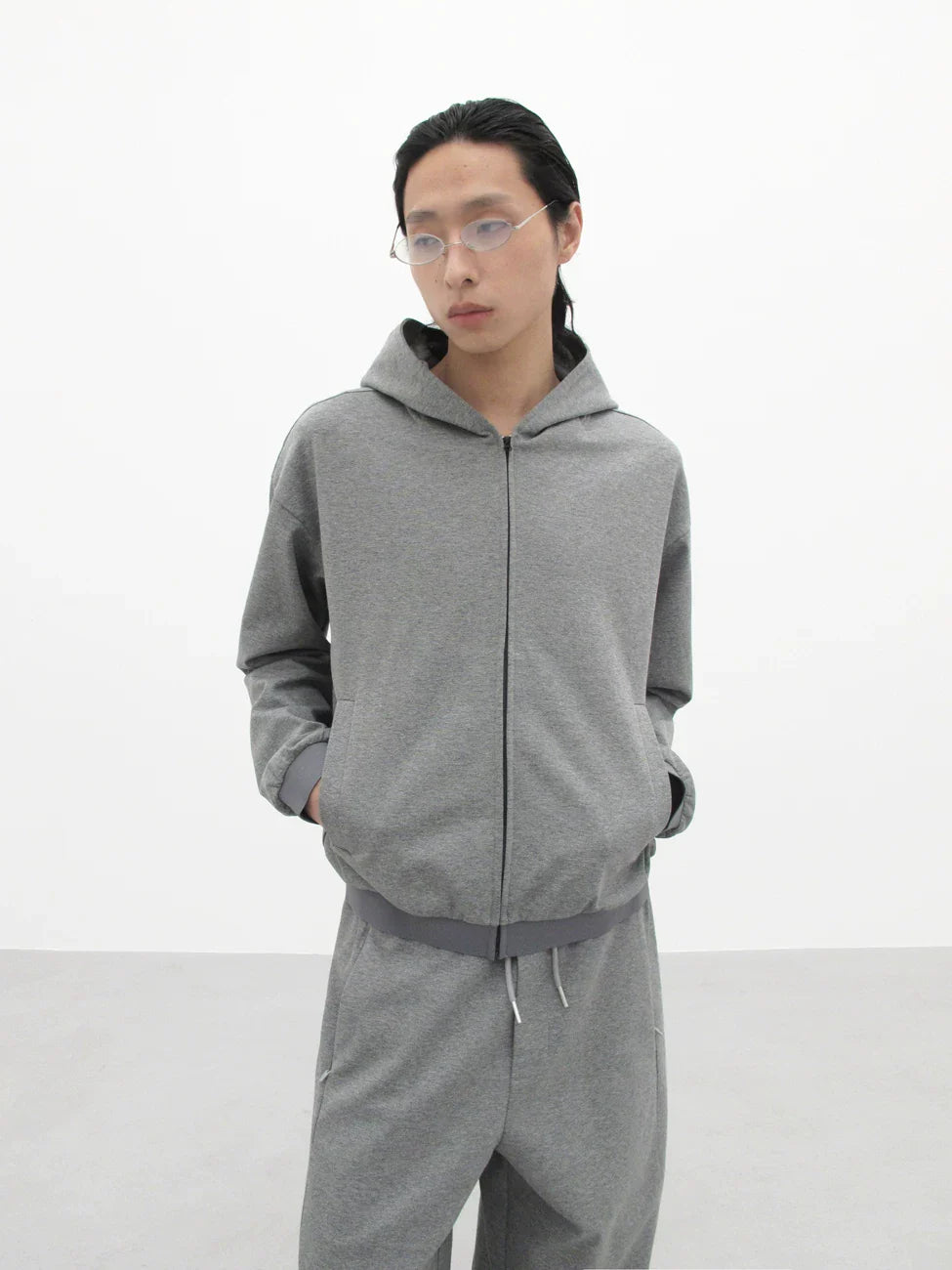 SHORT FIT HOODIE