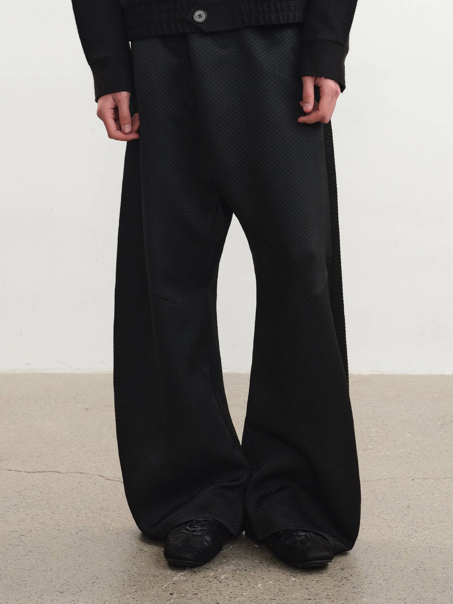 QUILTED LOW-RISE PANTS