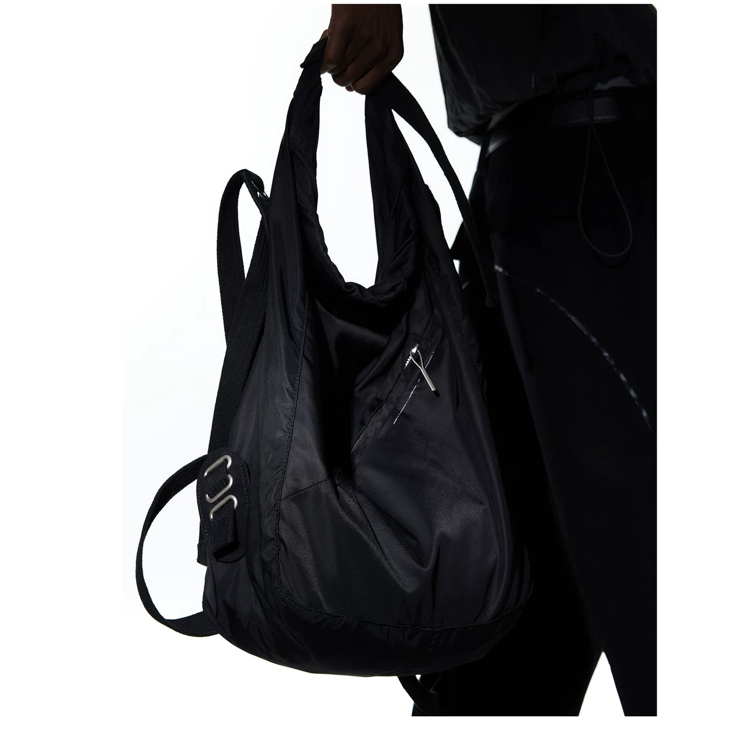 MAGNETIC NYLON COMMUTER TOTE