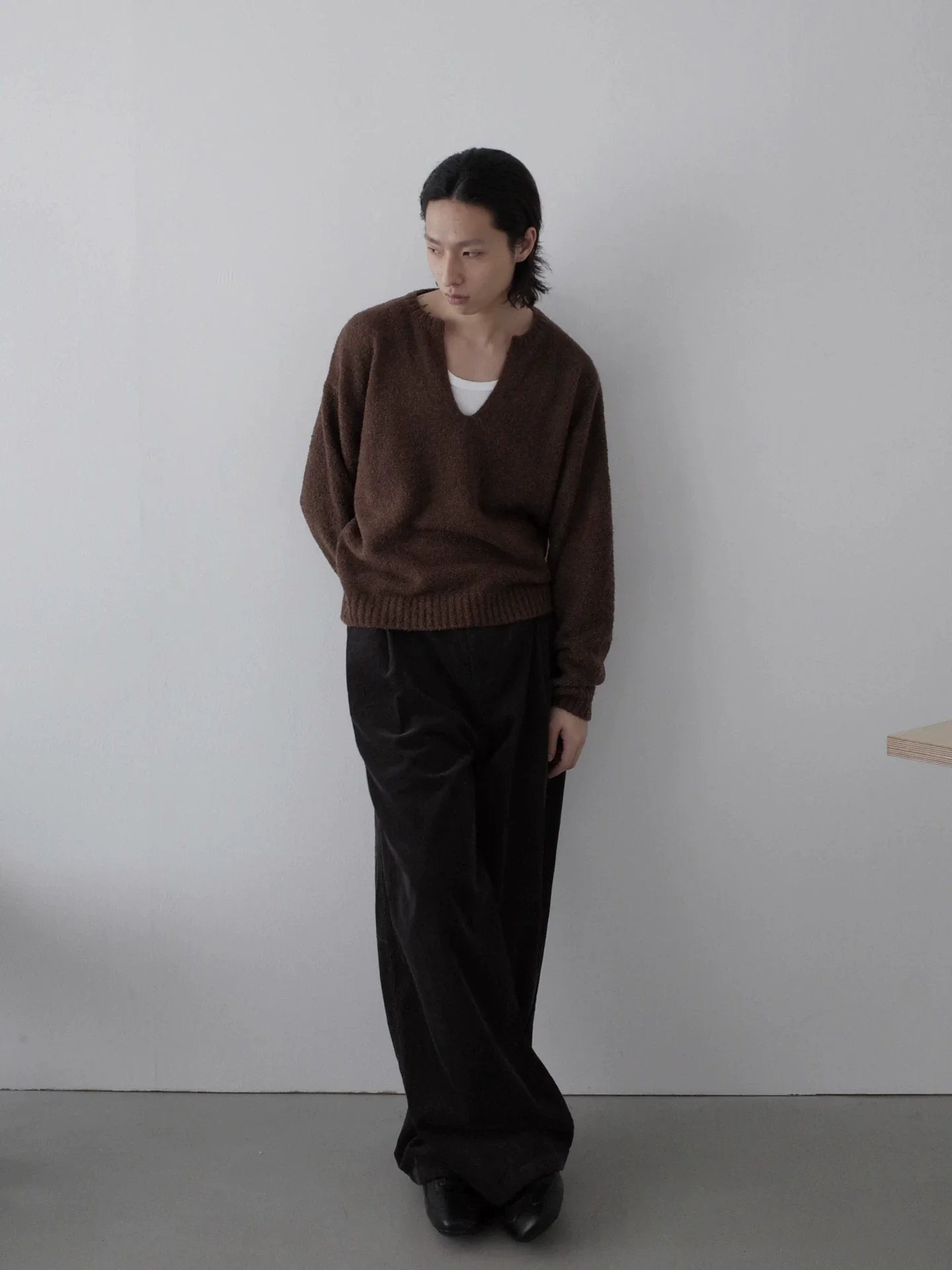 RETRO V-NECK KNIT SWEATER