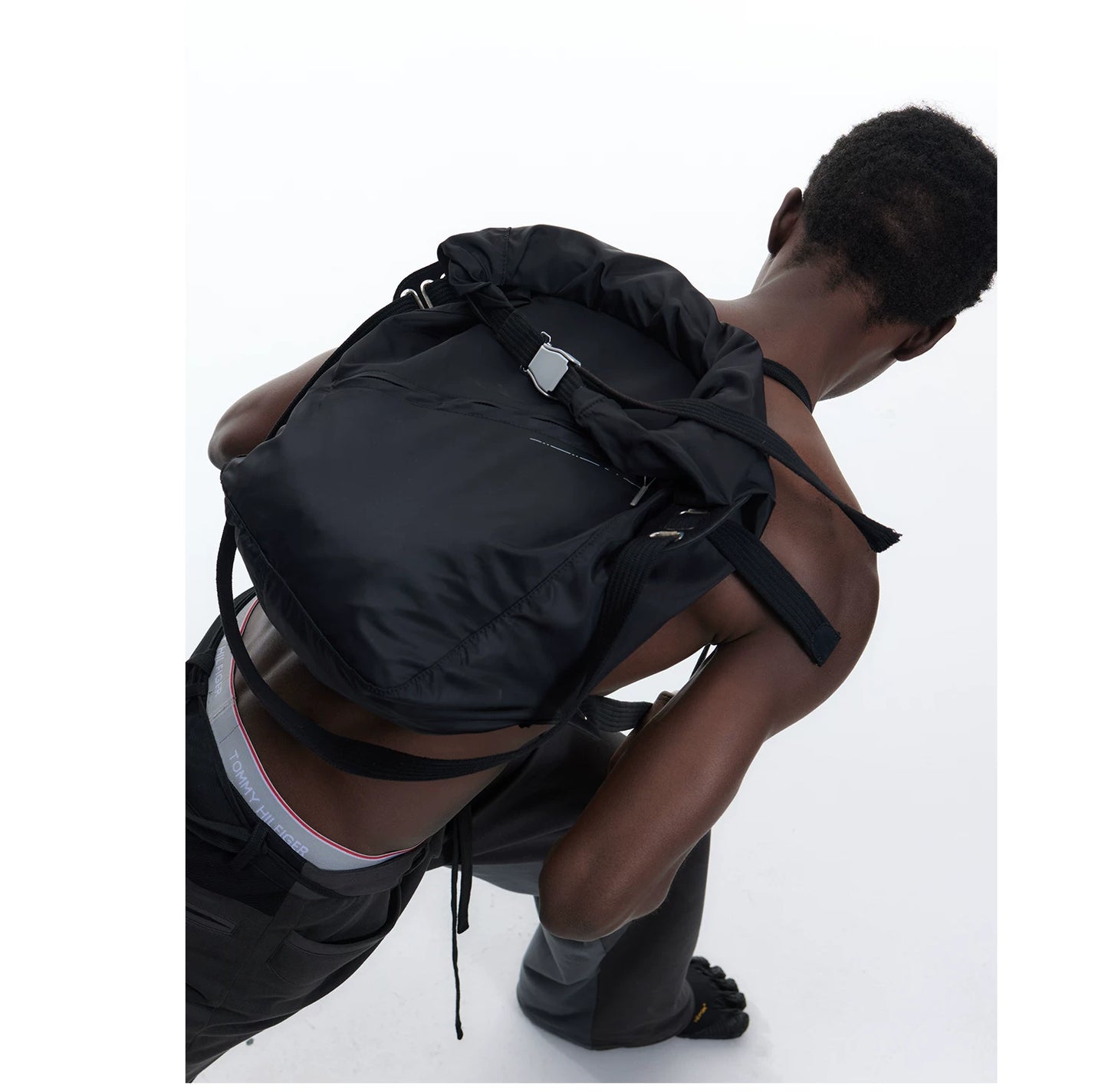MAGNETIC NYLON COMMUTER TOTE