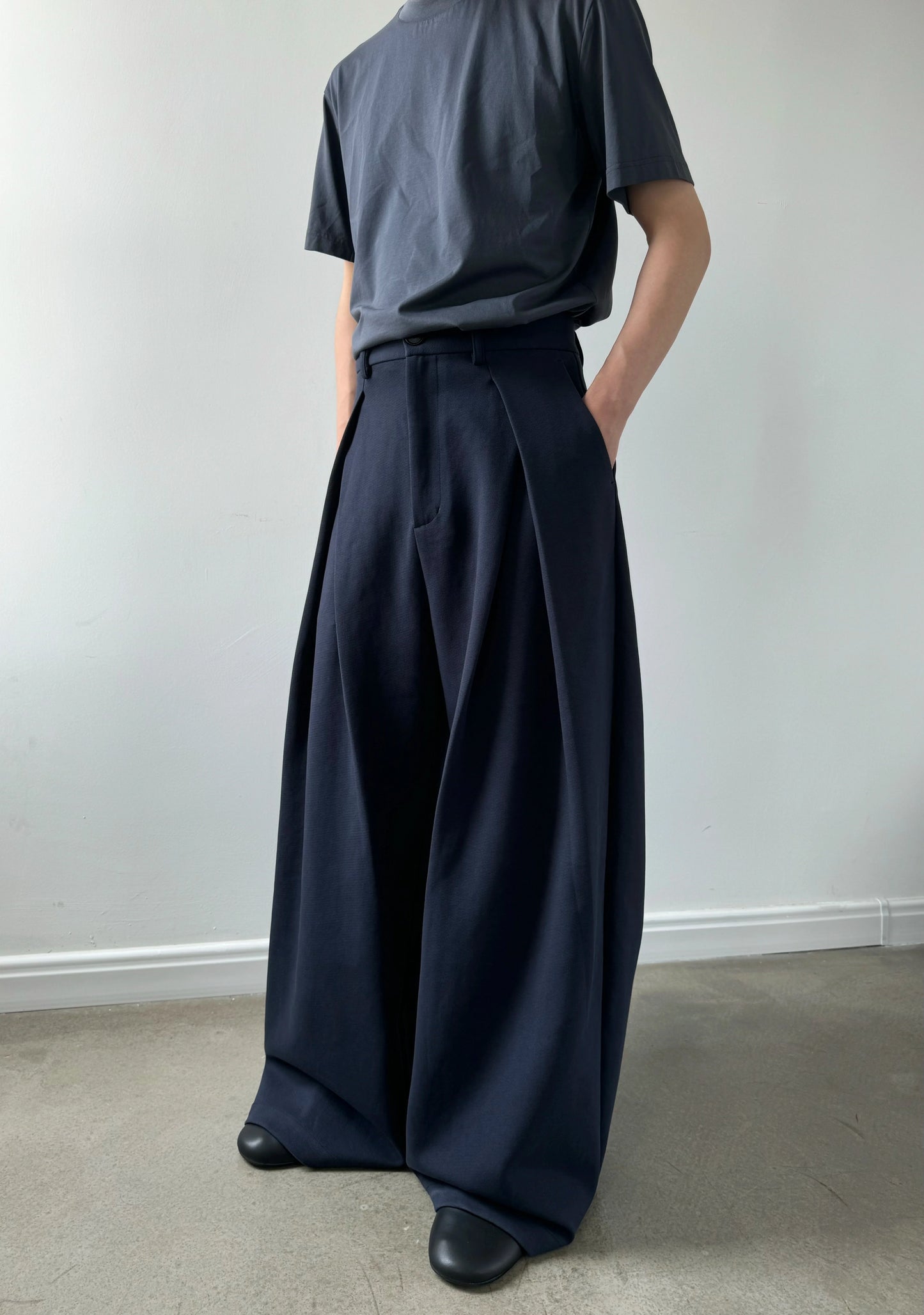 STEREOSCOPIC PLEATED TROUSERS