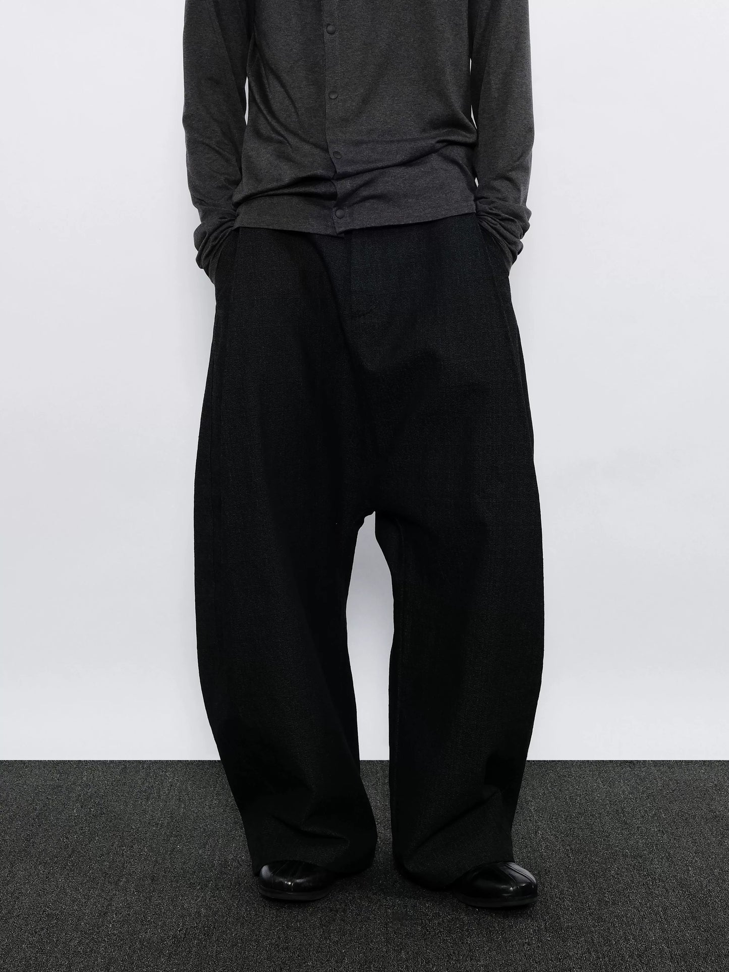 WIDE-WEAVE DENIM PANTS WITH PLEATS