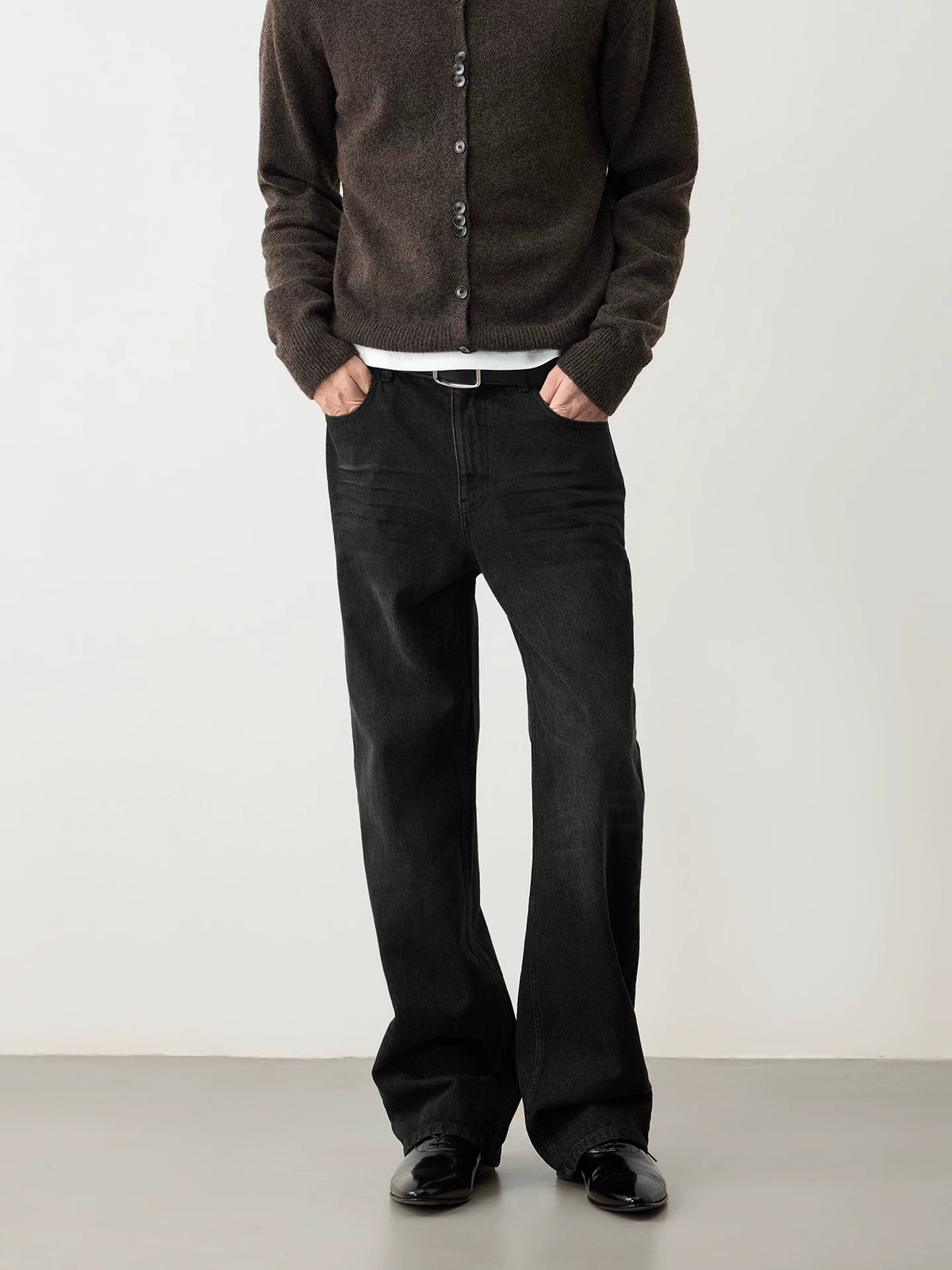 CASUAL STRAIGHT-LEG JEANS COLLECTION