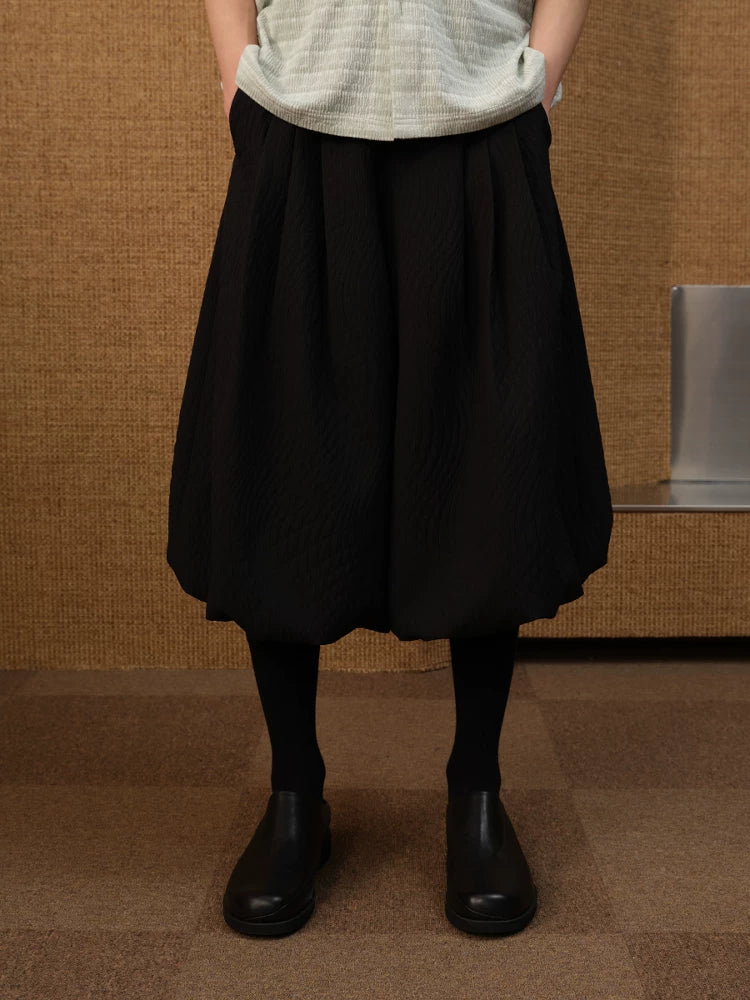LEAF PATTERNED PLEATED PANTS