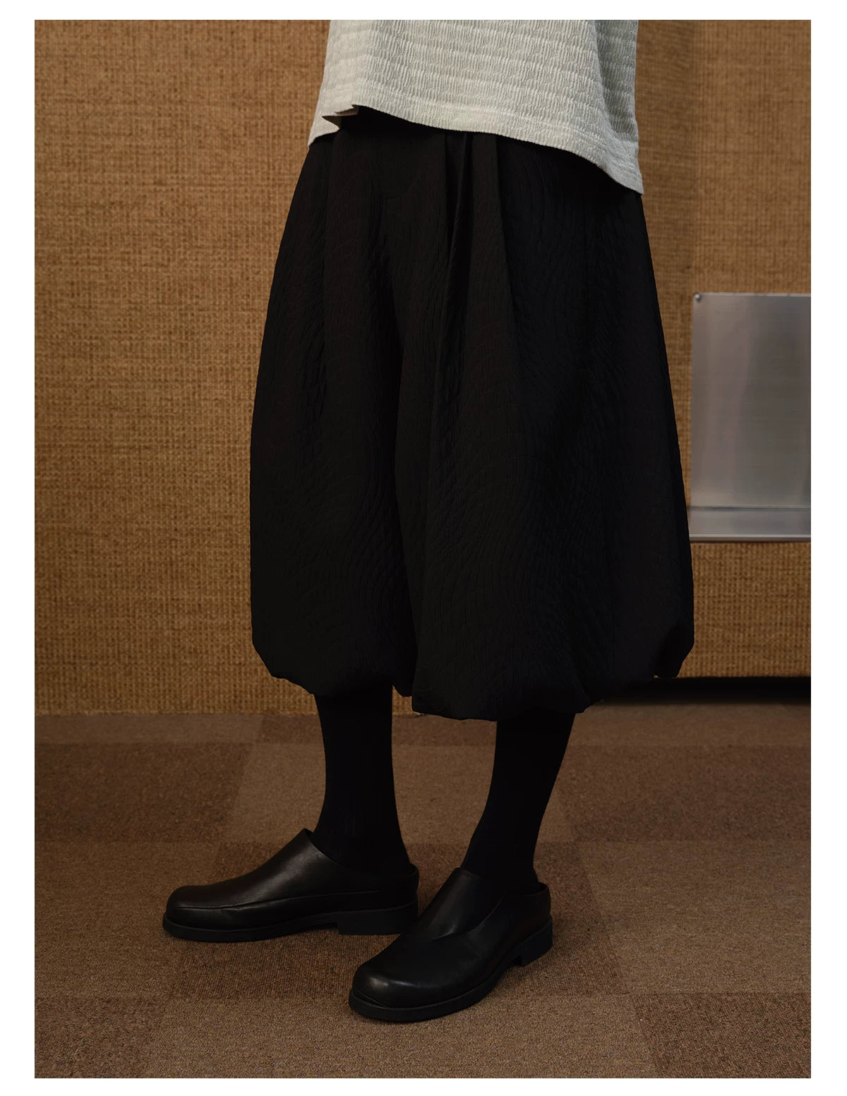 LEAF PATTERNED PLEATED PANTS