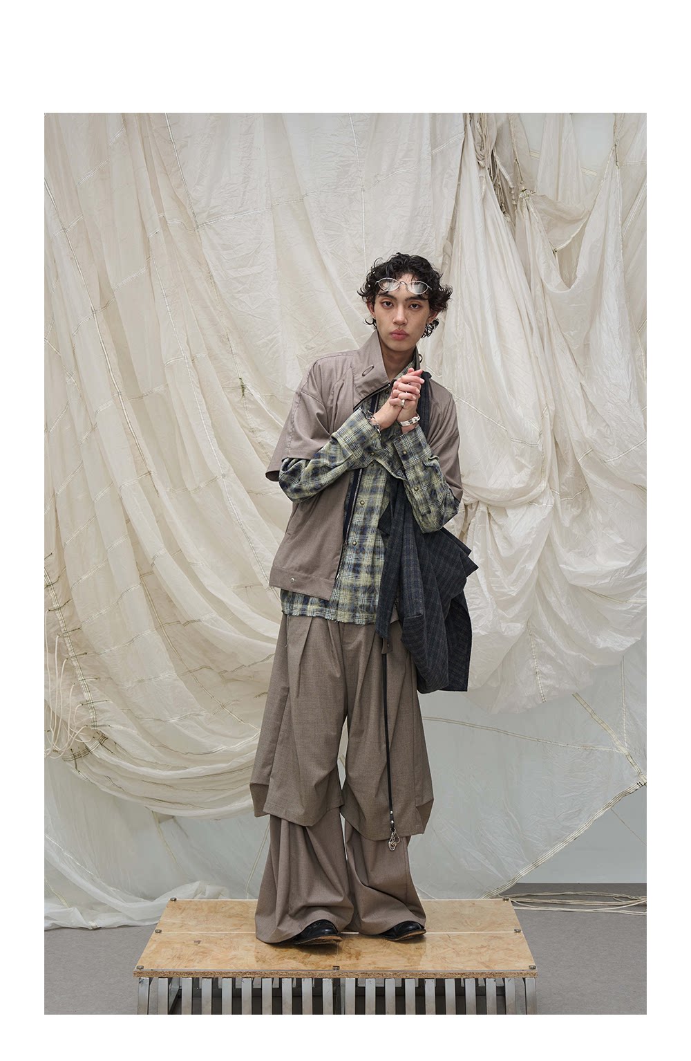 ELEGANT DRAPED PLEATED PANTS