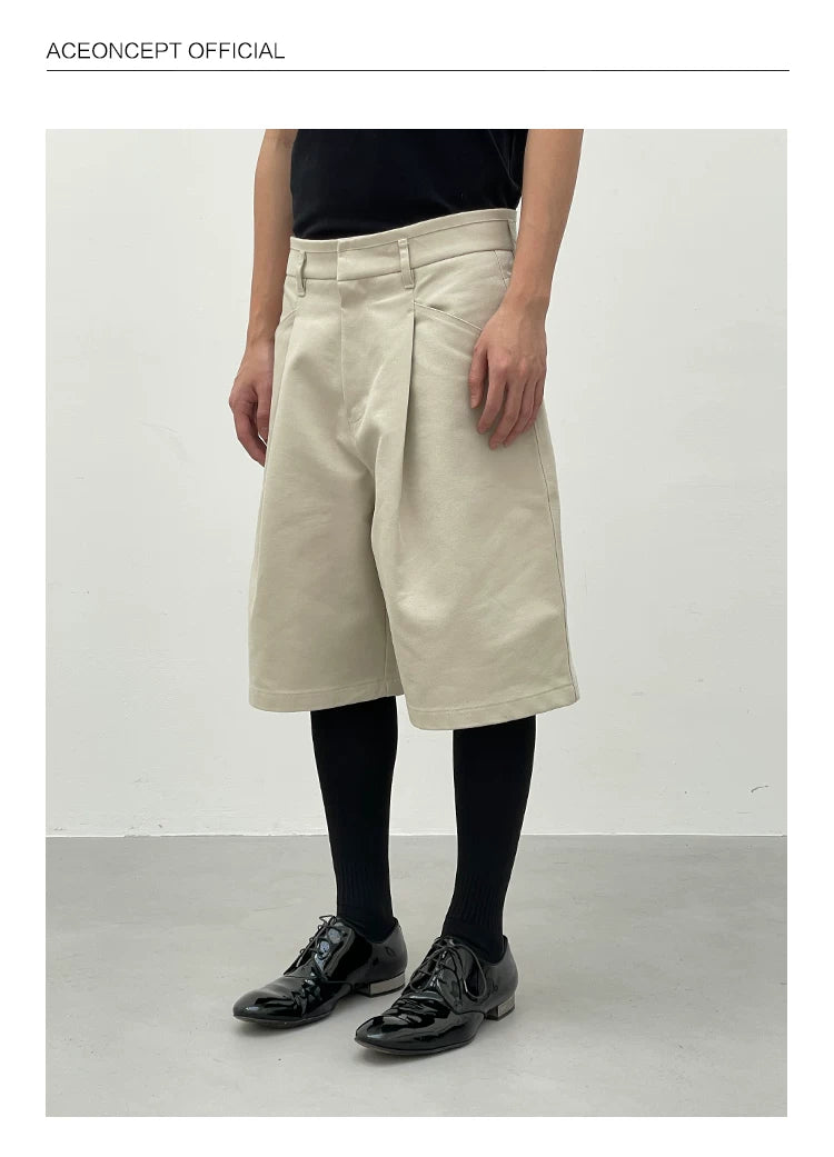 CROPPED KHAKI PLEATED SHORTS