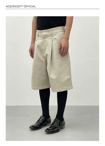 CROPPED KHAKI PLEATED SHORTS
