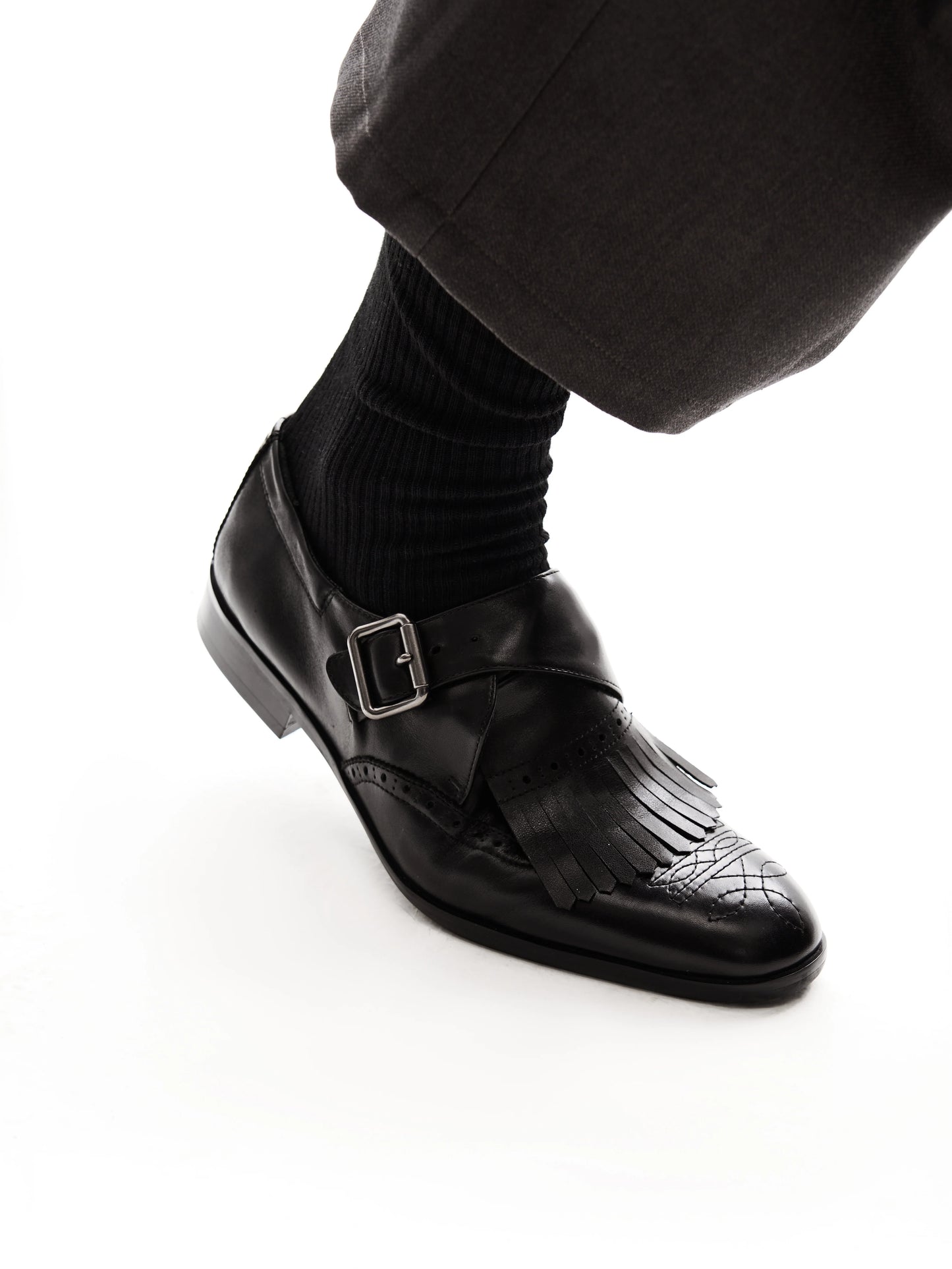 EMBROIDERED BROGUE LEATHER SHOES