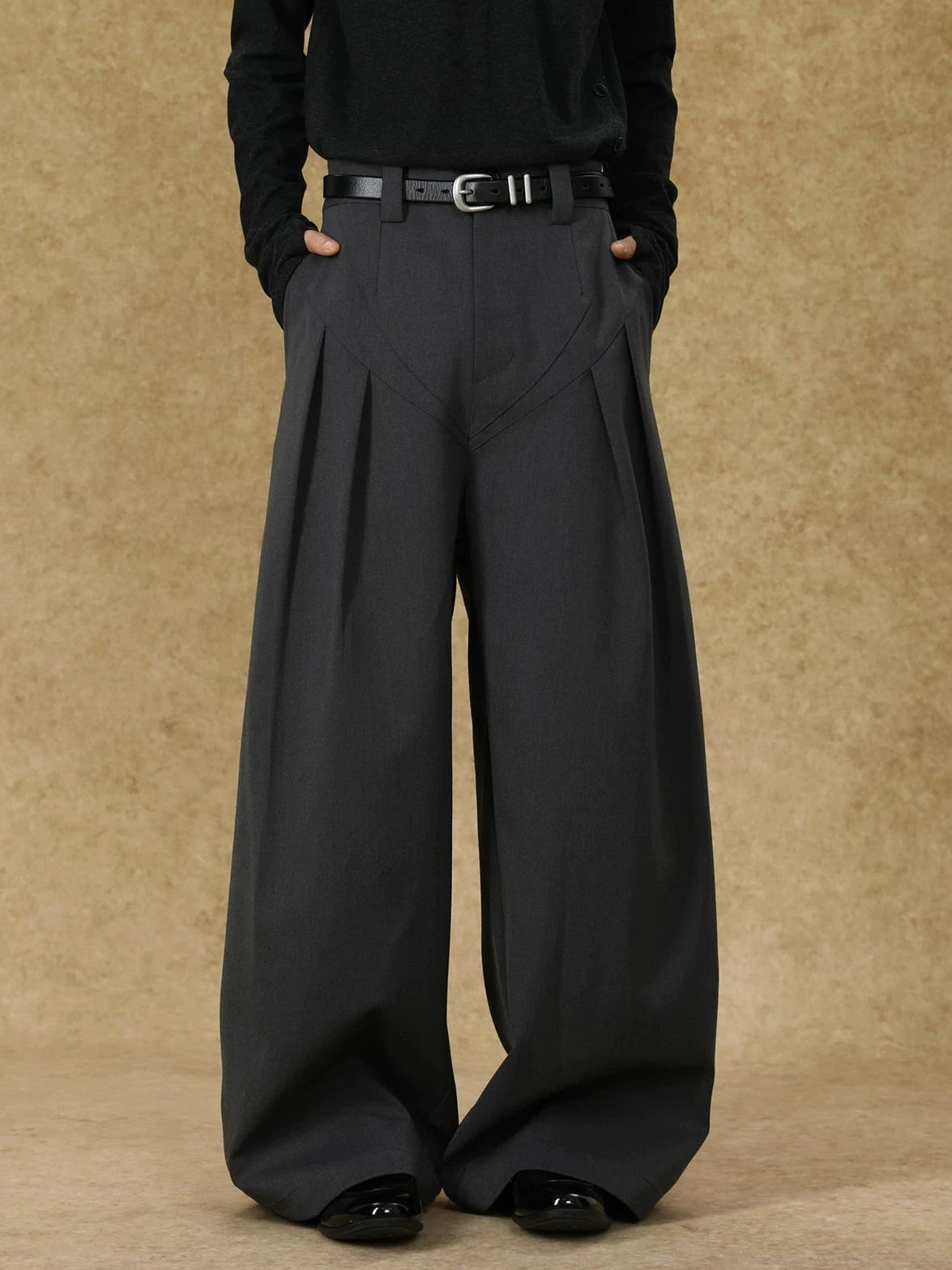 PLEATED WIDE-LEG TROUSERS