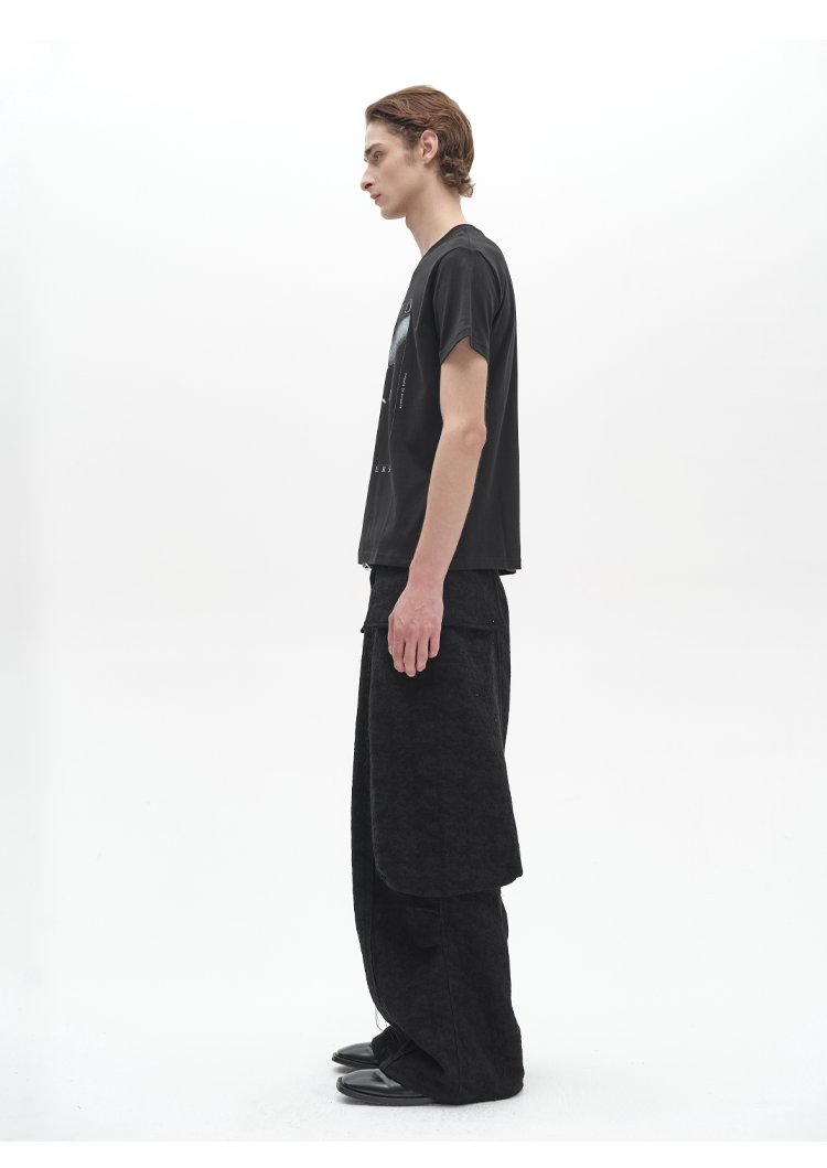 BREATHABLE GRAPHIC TEE