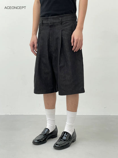 CROPPED KHAKI PLEATED SHORTS