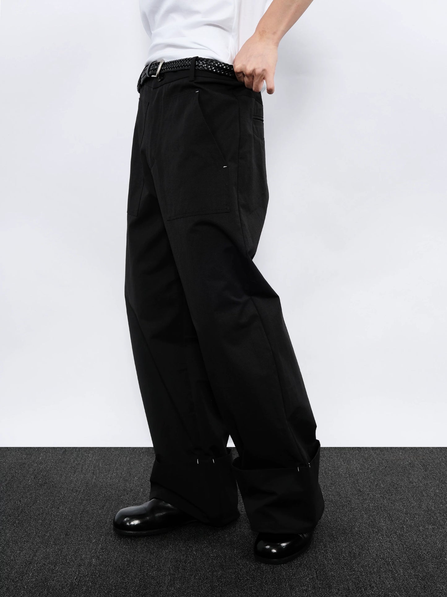 STURDY WIDE-CUFF CASUAL PANTS