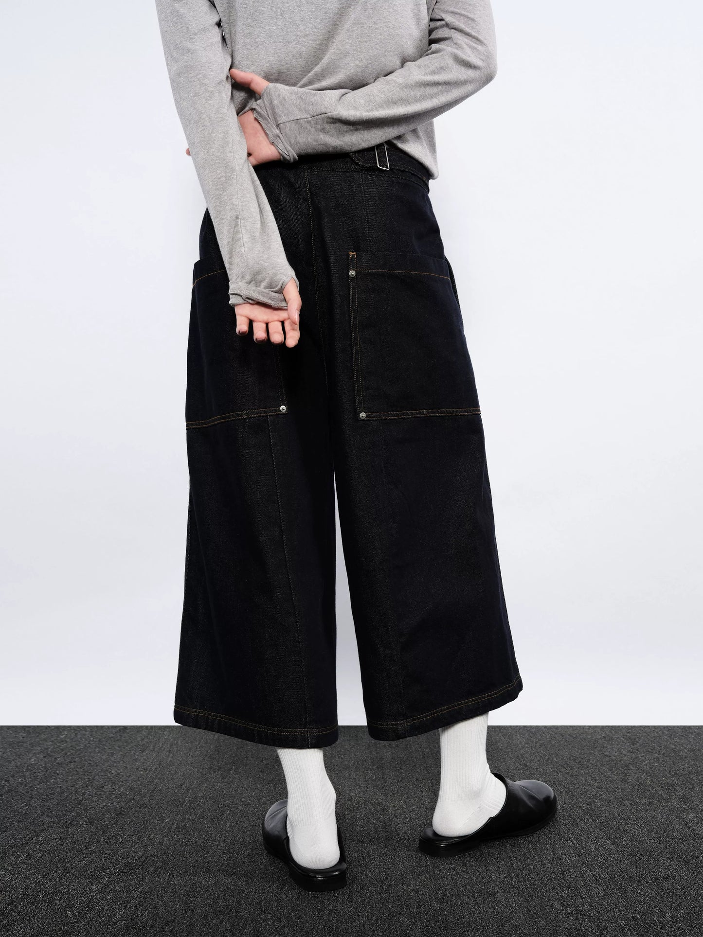 CROPPED JEANS WITH LARGE POCKETS