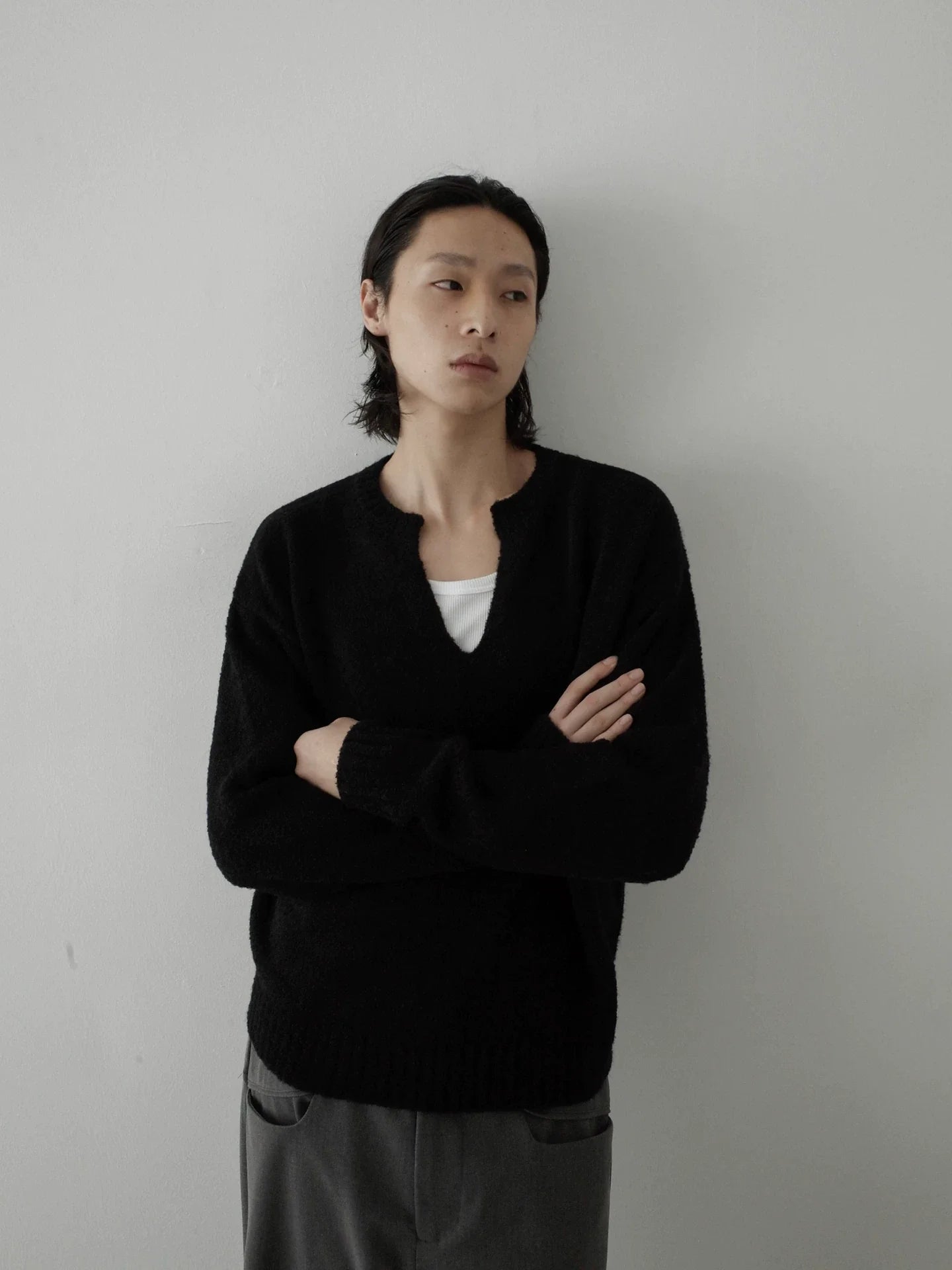 RETRO V-NECK KNIT SWEATER