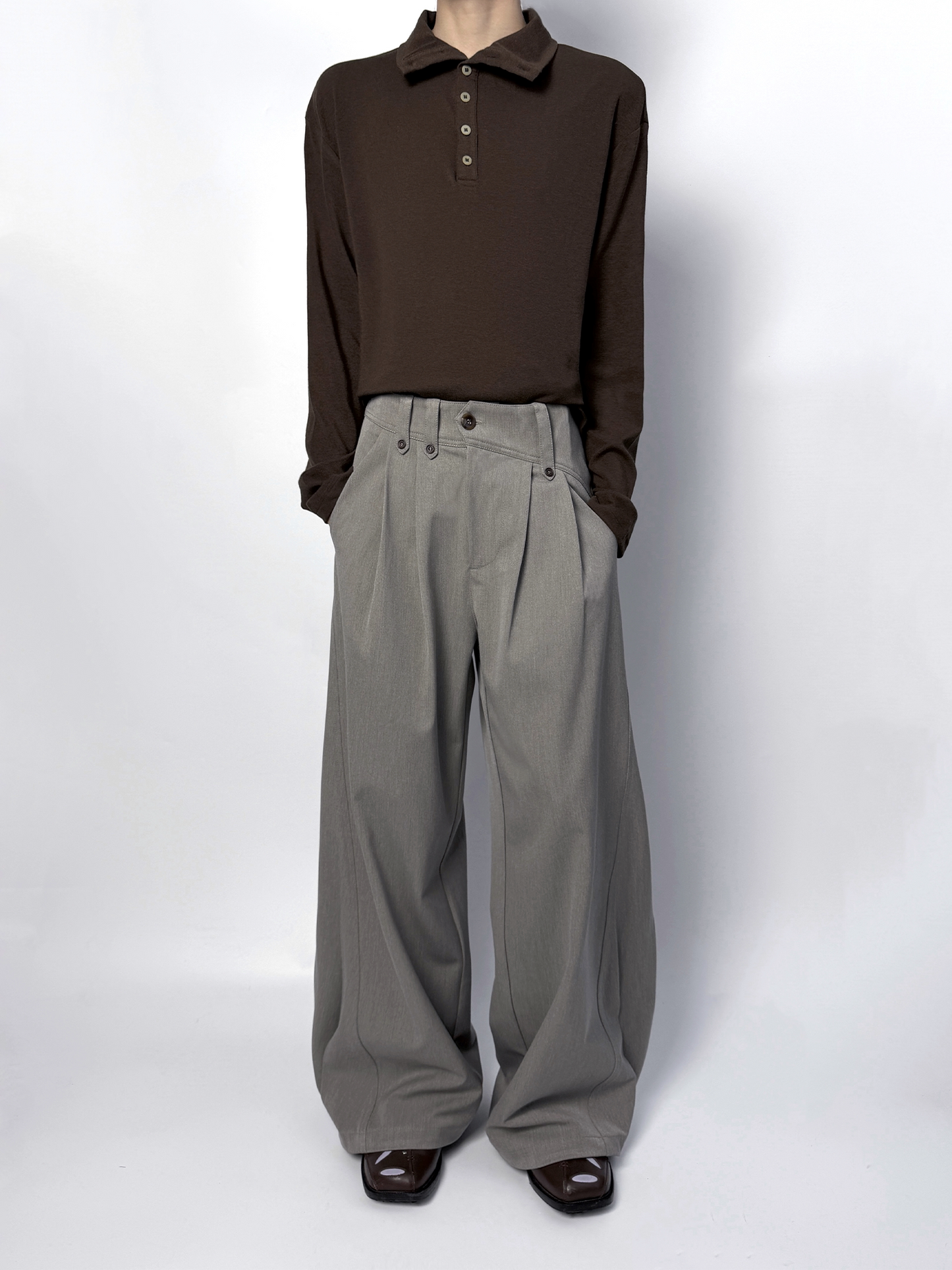 HIGH COLOR FASTNESS PLEATED TROUSERS