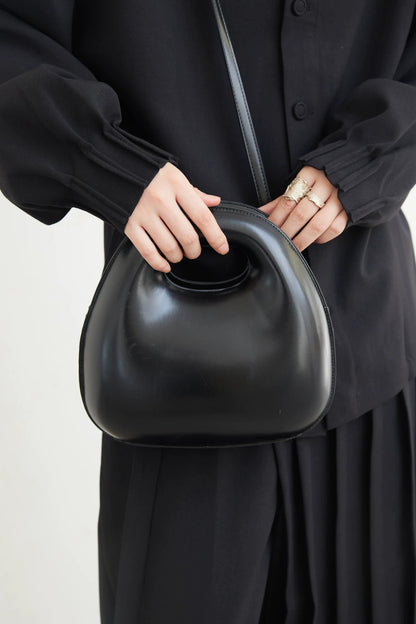 3D EGG-SHAPED CROSSBODY BAG