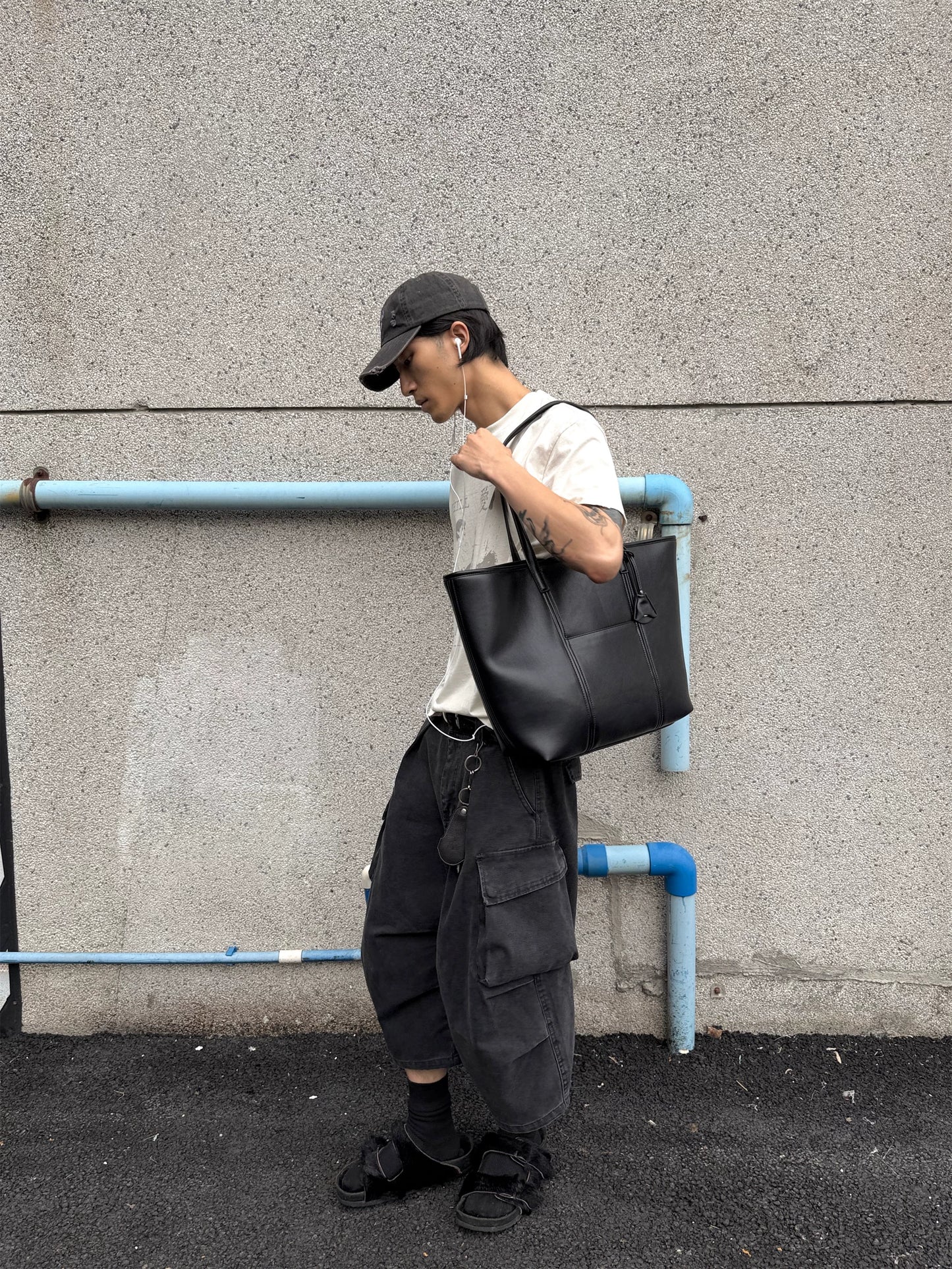 EDGED COMMUTER BAG