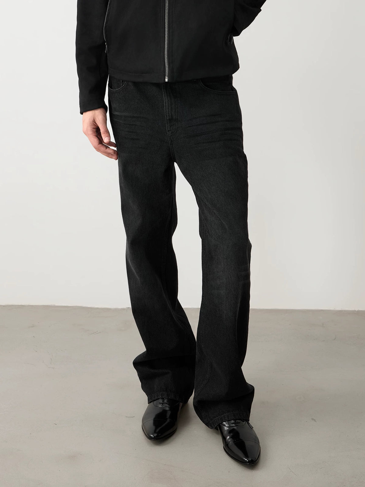 CASUAL STRAIGHT-LEG JEANS COLLECTION