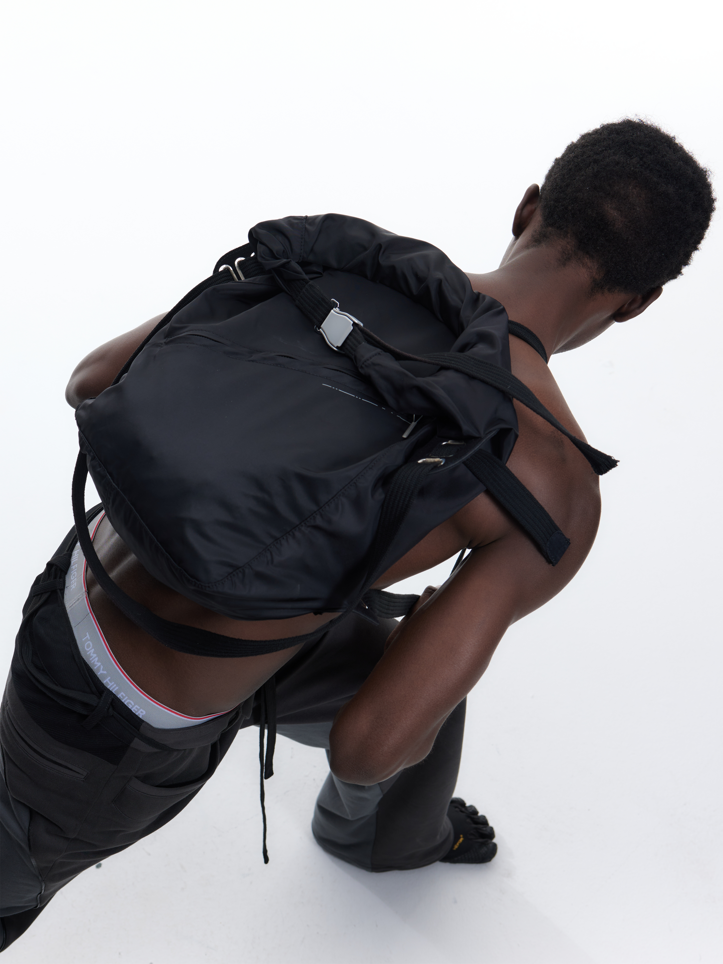 MAGNETIC NYLON COMMUTER TOTE