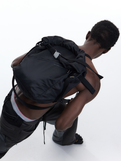 MAGNETIC NYLON COMMUTER TOTE