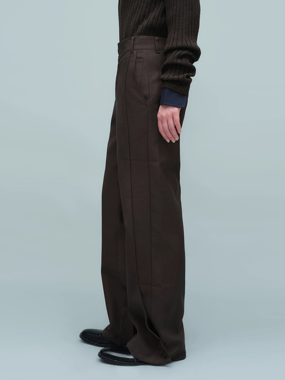 ASYMMETRIC WAIST BUTTON HEM TROUSERS ダークブラウン