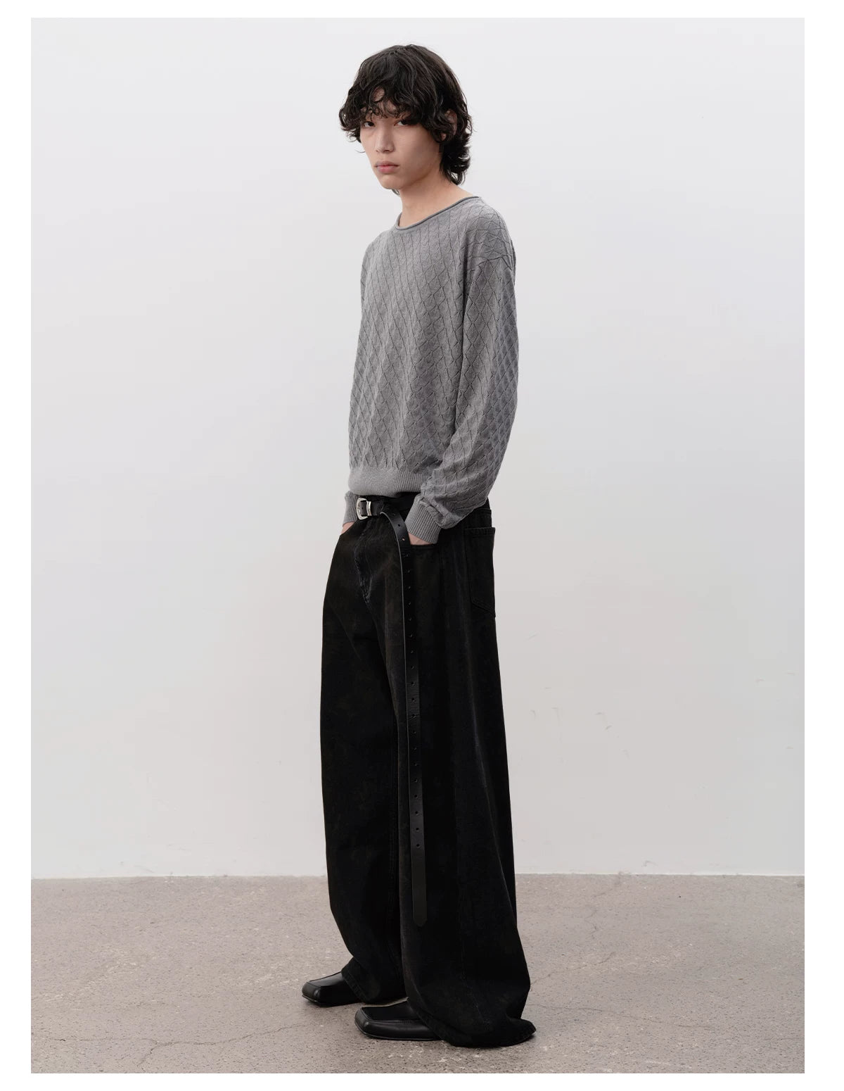 DISTRESSED BLACK DENIM PANTS