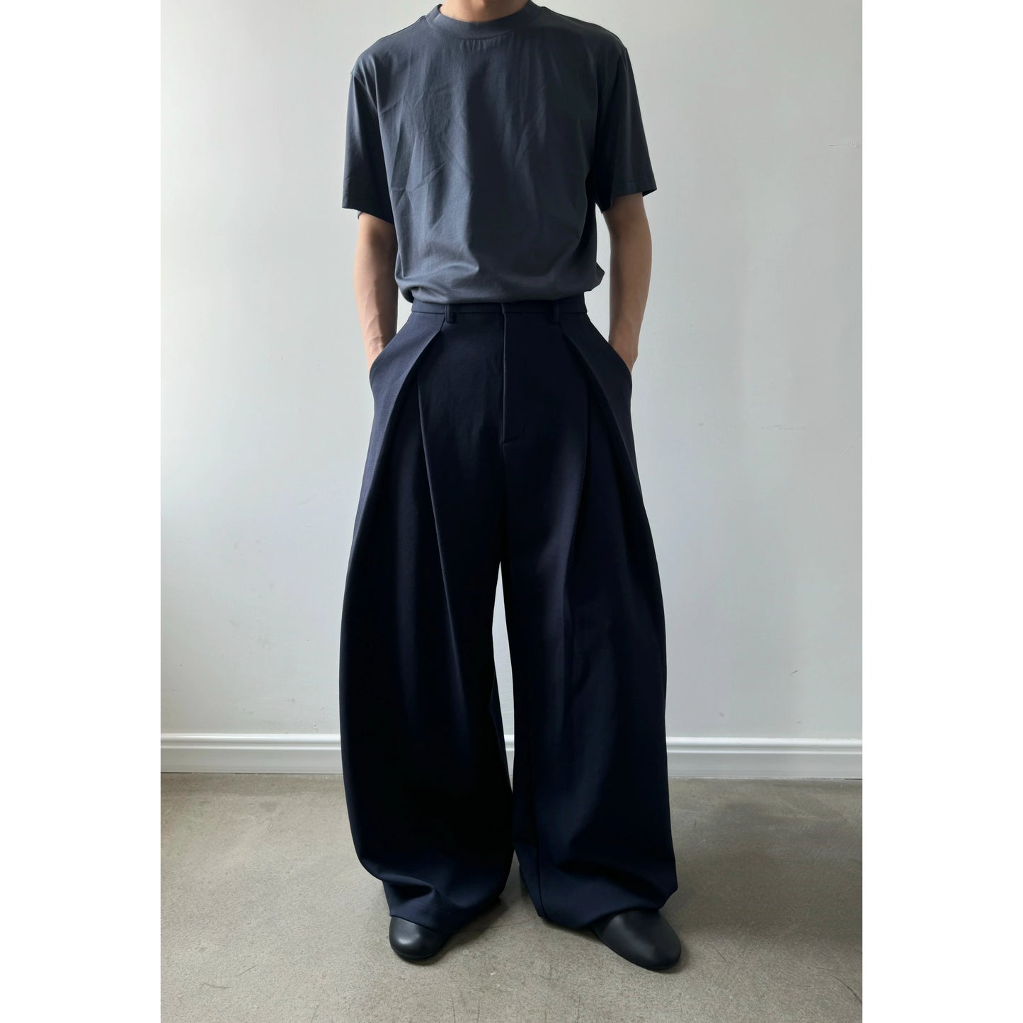 STEREOSCOPIC PLEATED TROUSERS