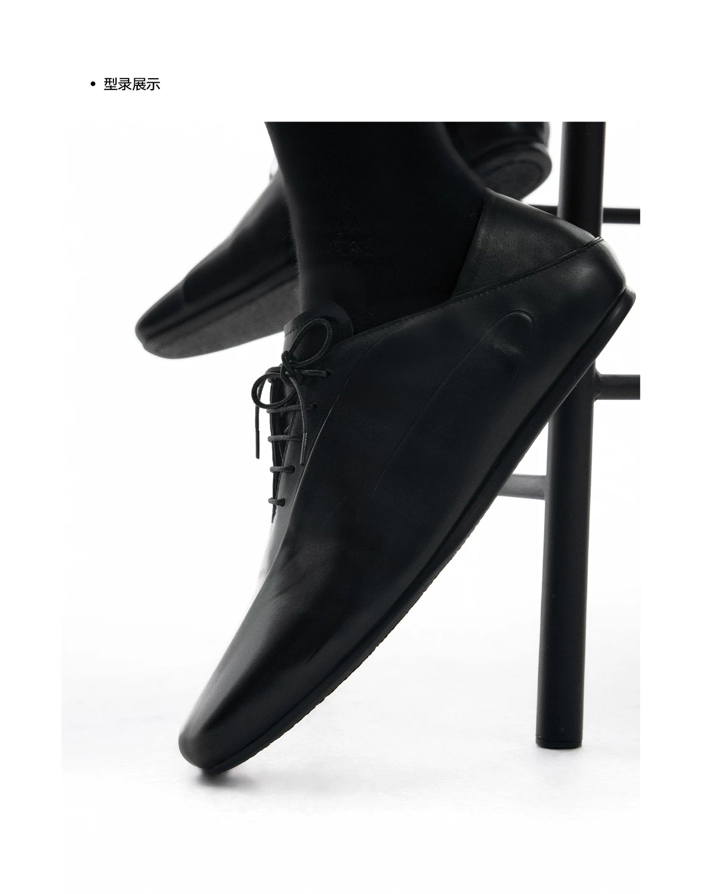 EMBOSSED CALFSKIN CASUAL SHOES