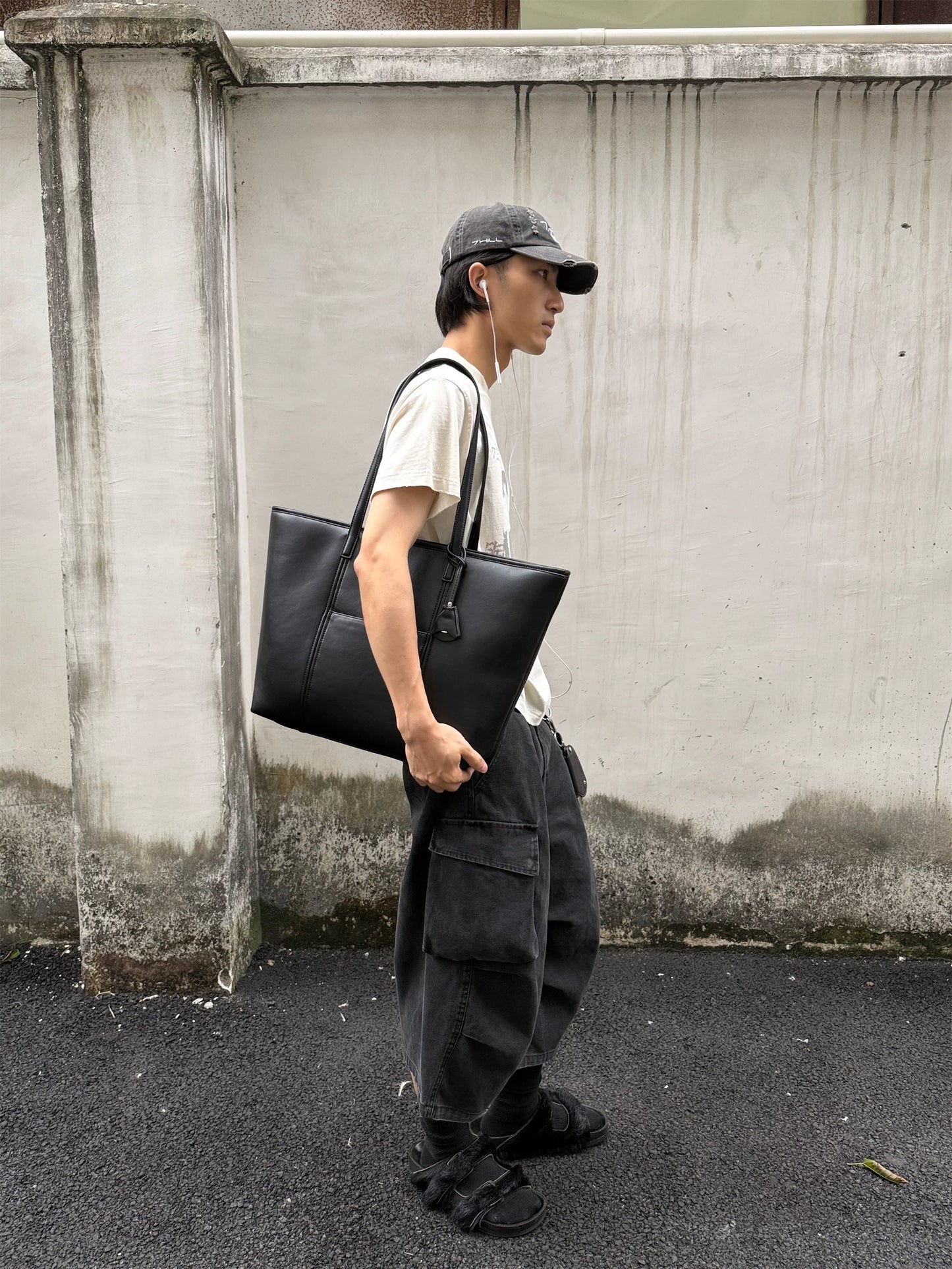 EDGED COMMUTER BAG