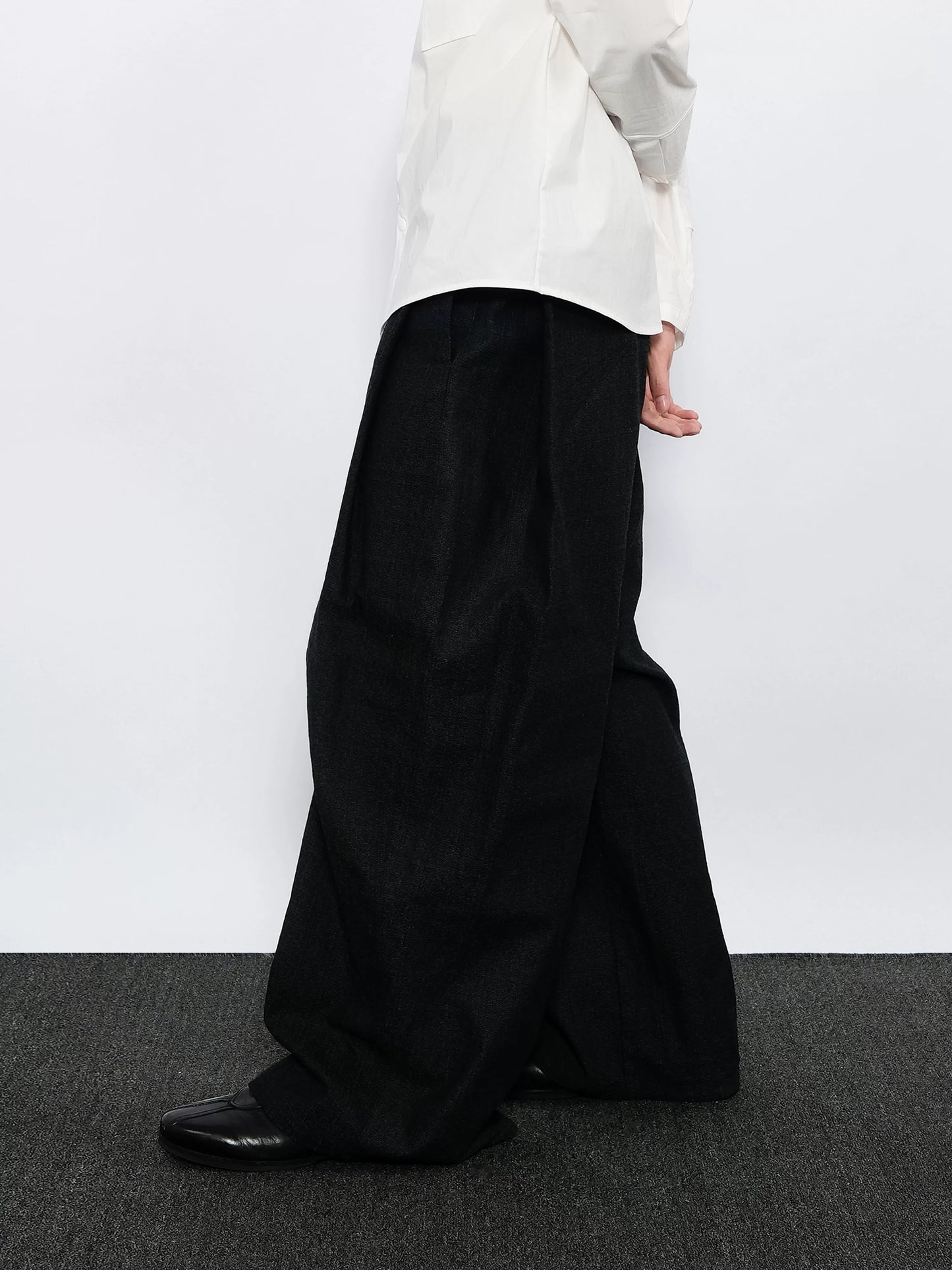 WIDE-WEAVE DENIM PANTS WITH PLEATS