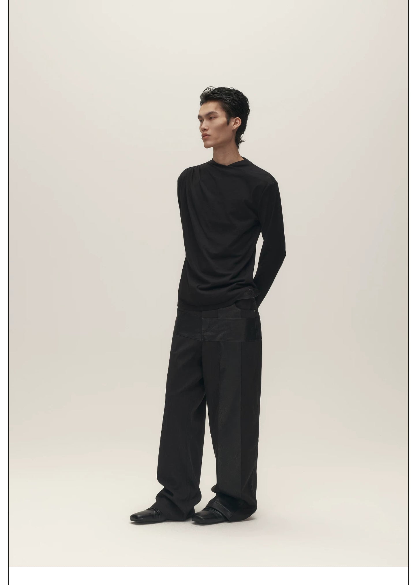 PLEATED HIGH NECK LONG SLEEVE