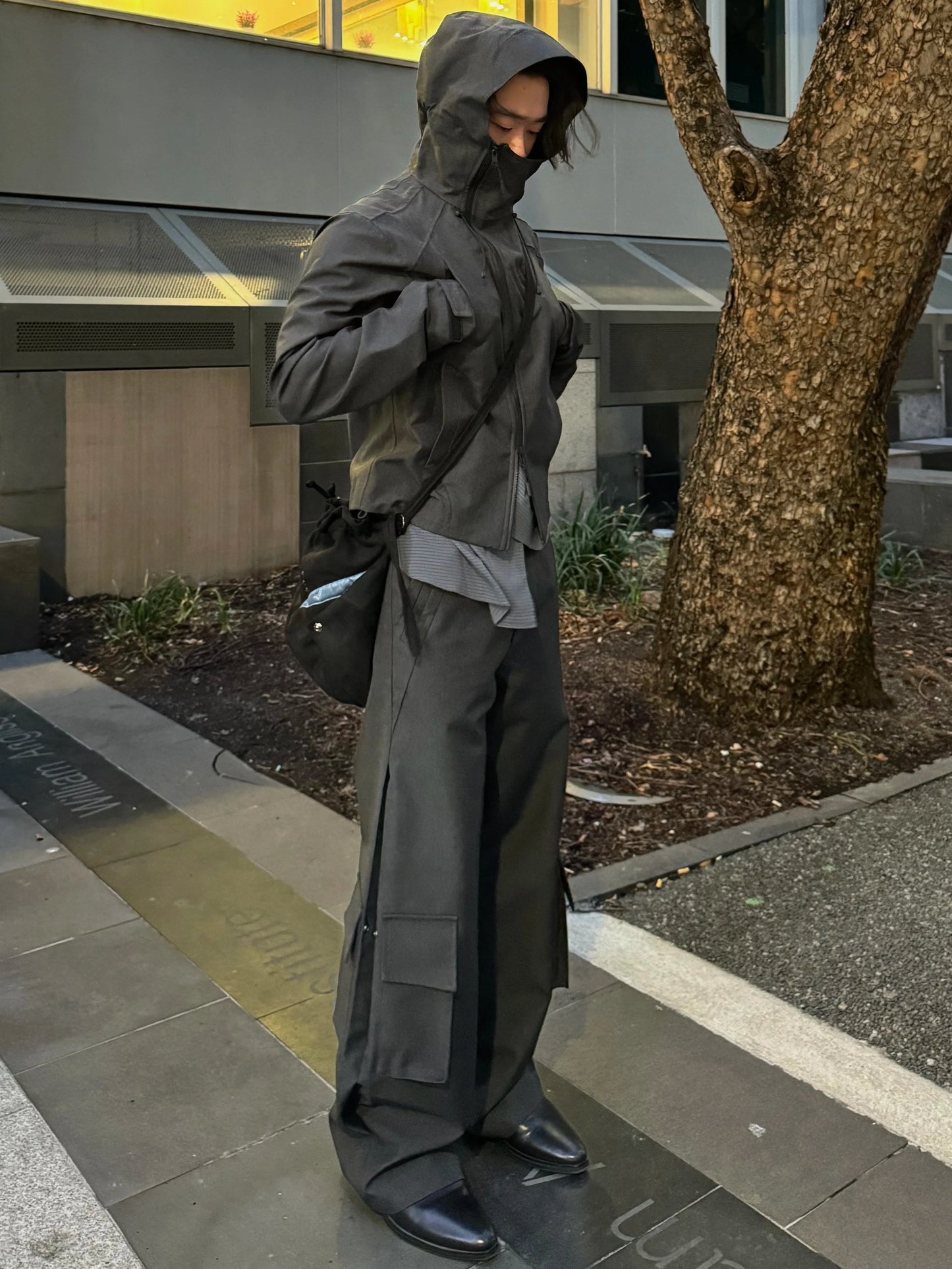 CURVED ZIPPER WATERPROOF JACKET