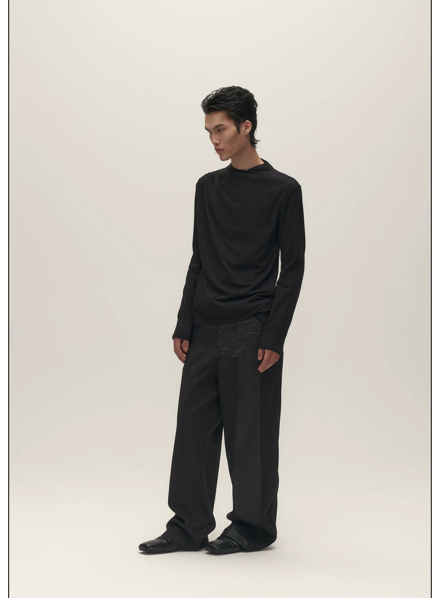 PLEATED HIGH NECK LONG SLEEVE