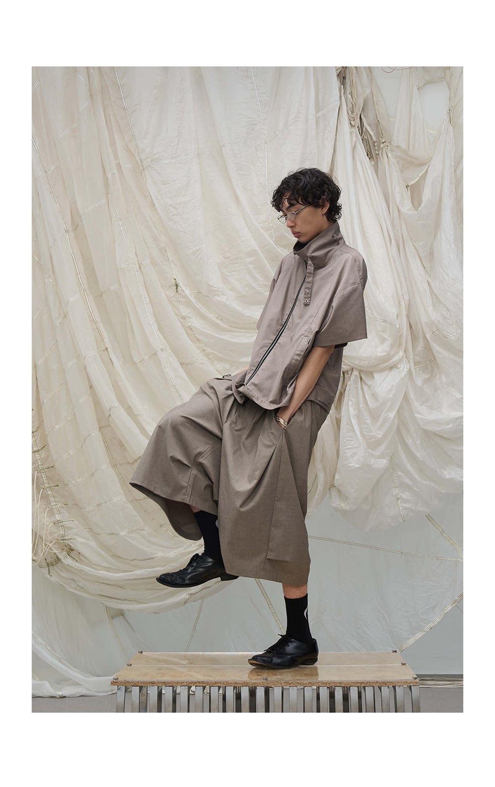 ELEGANT DRAPED PLEATED PANTS