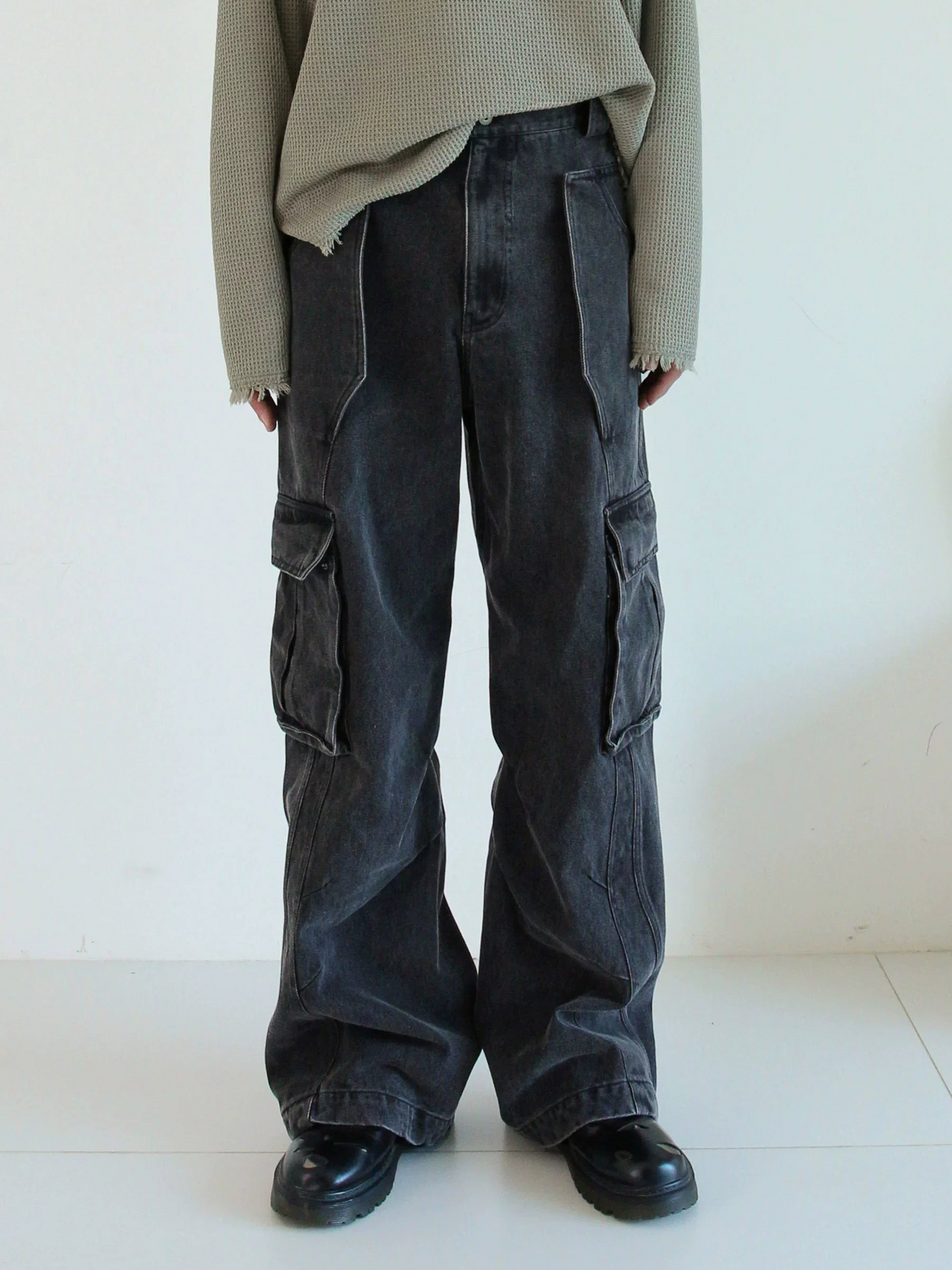 DISTRESSED FLAP POCKET JEANS