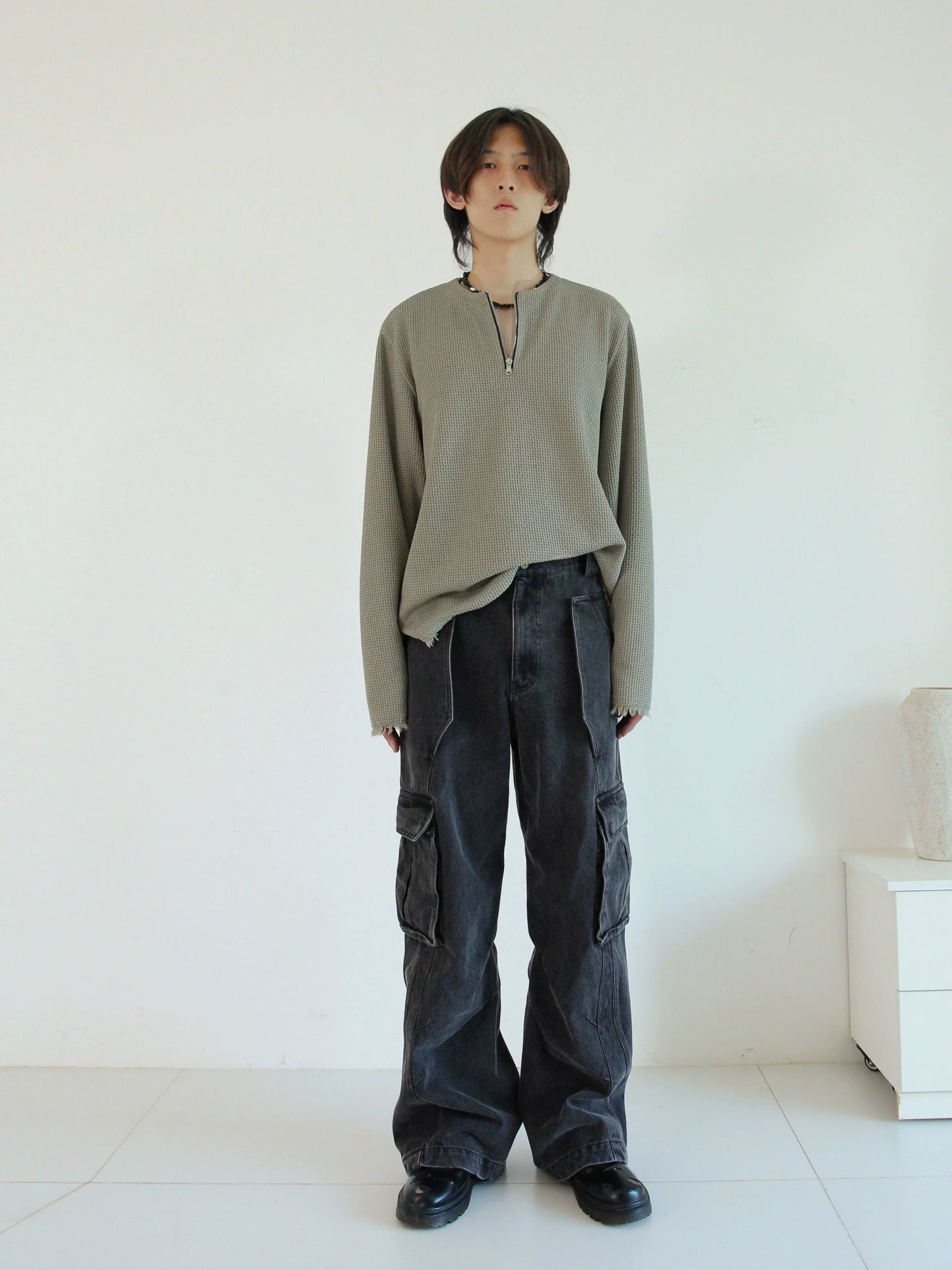 DISTRESSED FLAP POCKET JEANS