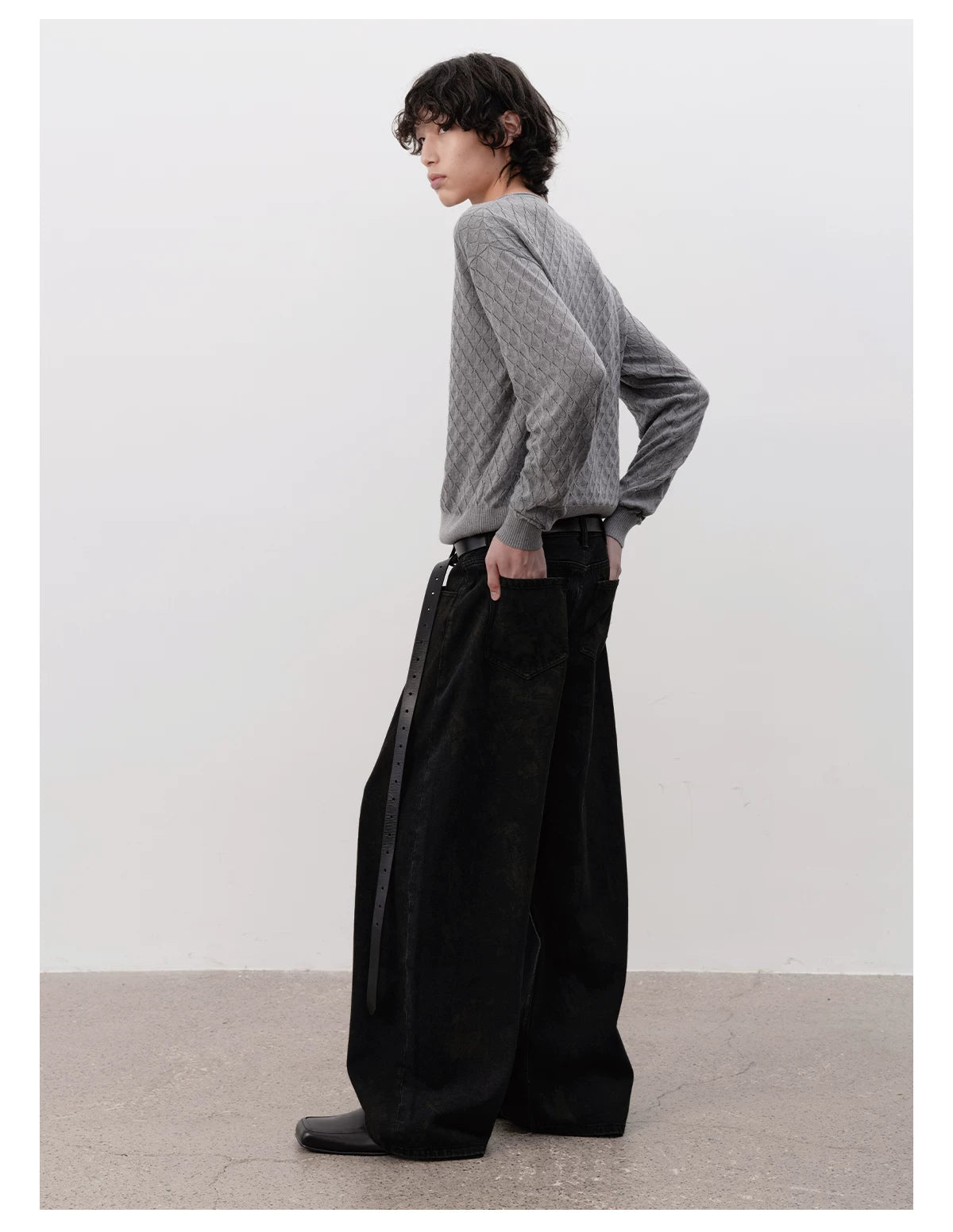 DISTRESSED BLACK DENIM PANTS