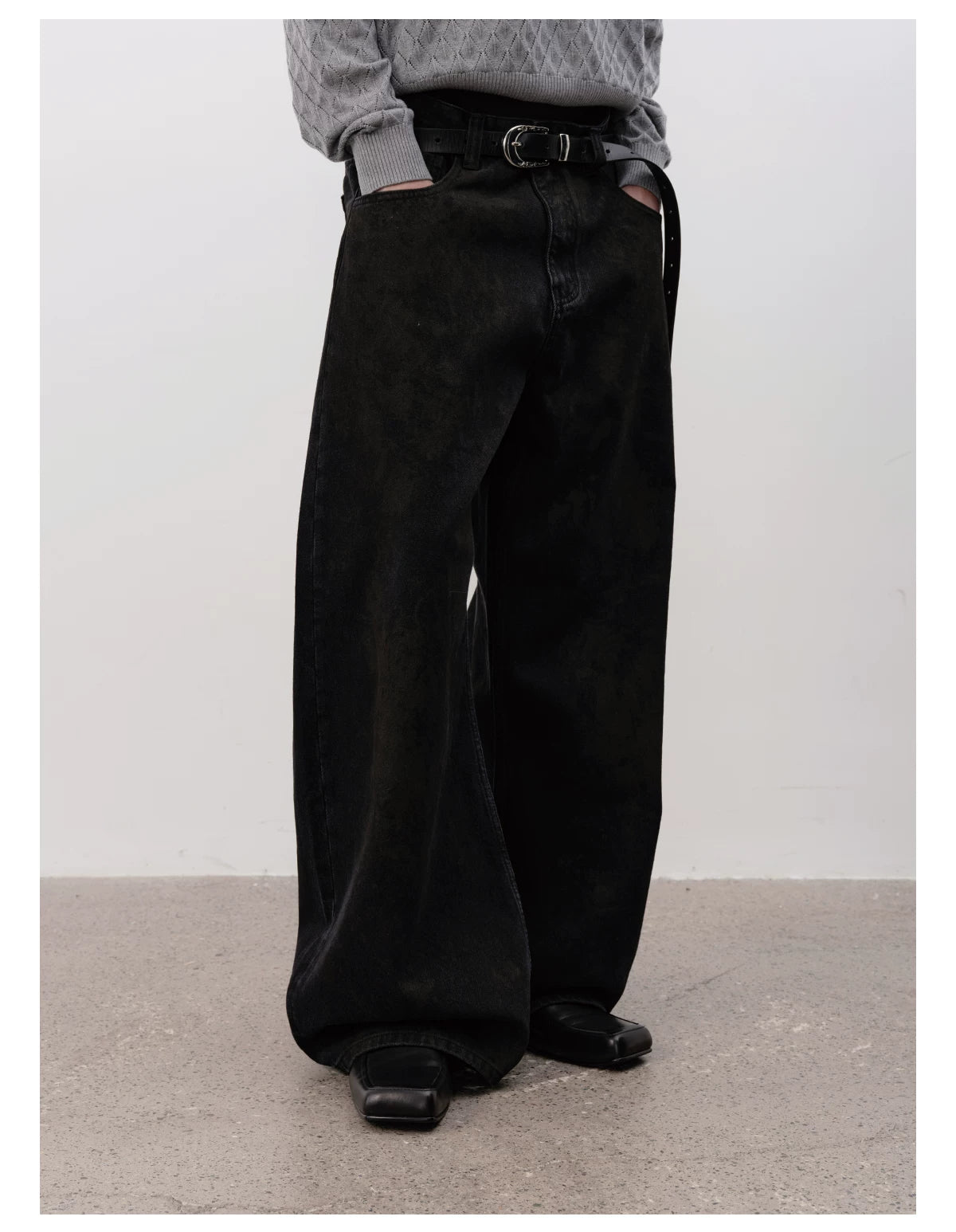 DISTRESSED BLACK DENIM PANTS