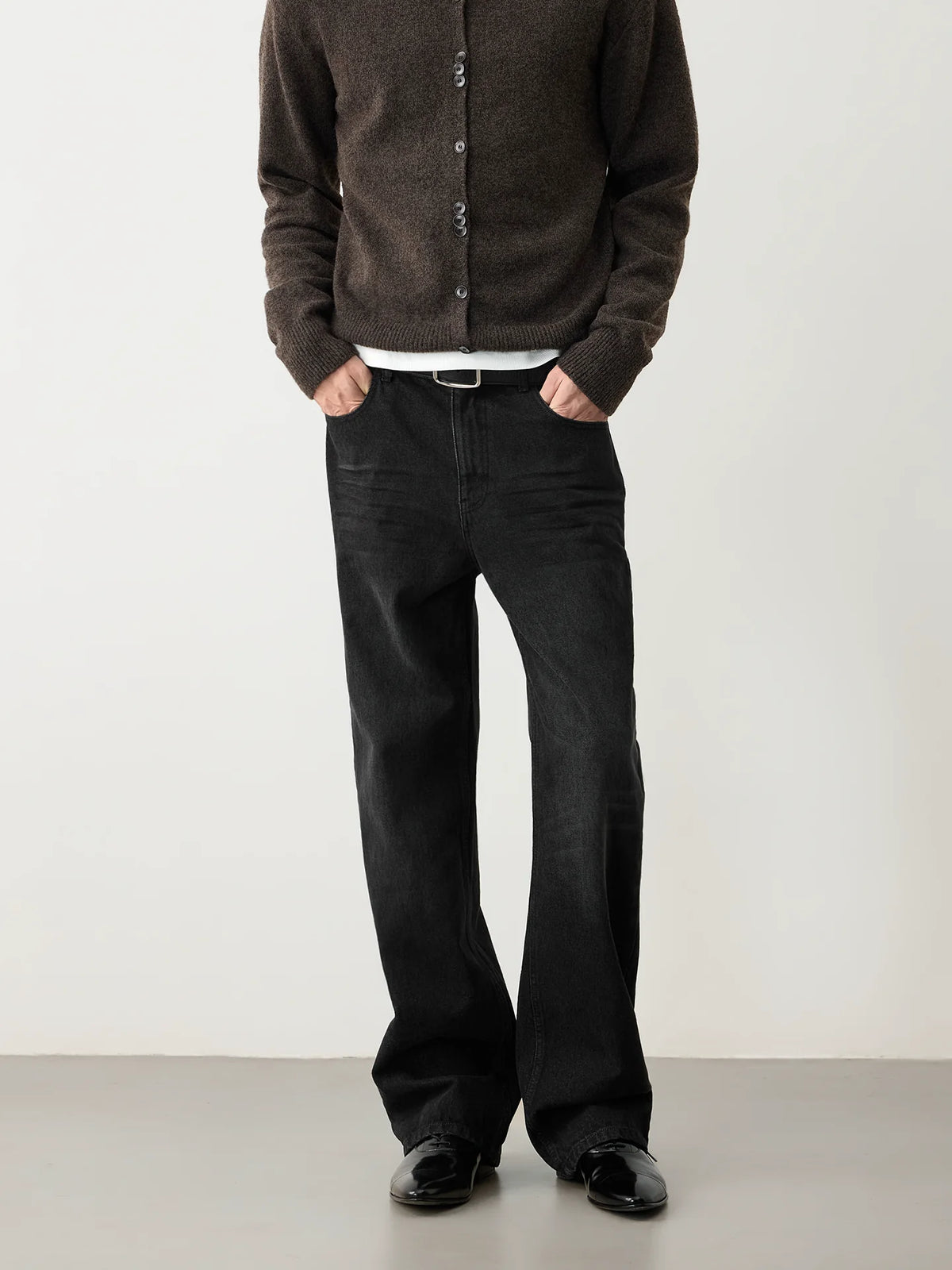 CASUAL STRAIGHT-LEG JEANS COLLECTION