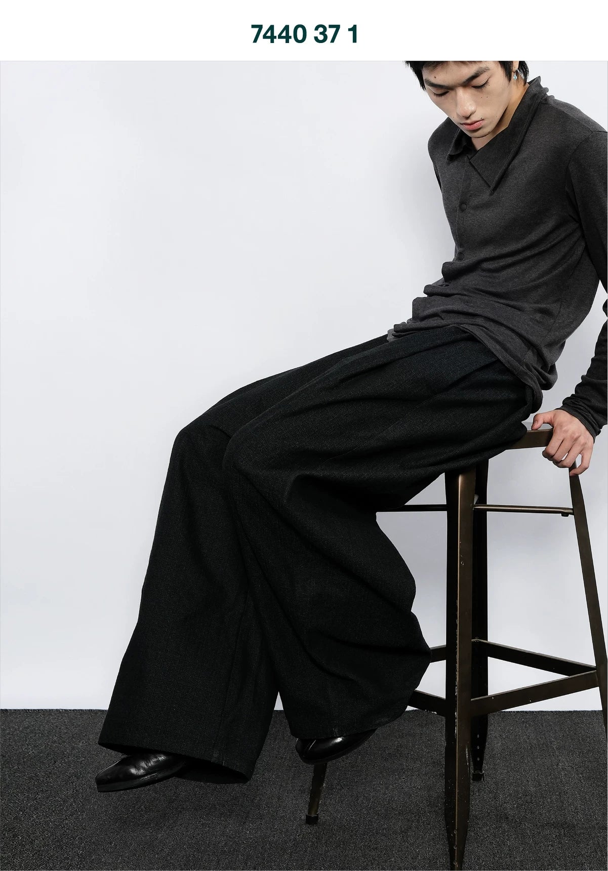 WIDE-WEAVE DENIM PANTS WITH PLEATS
