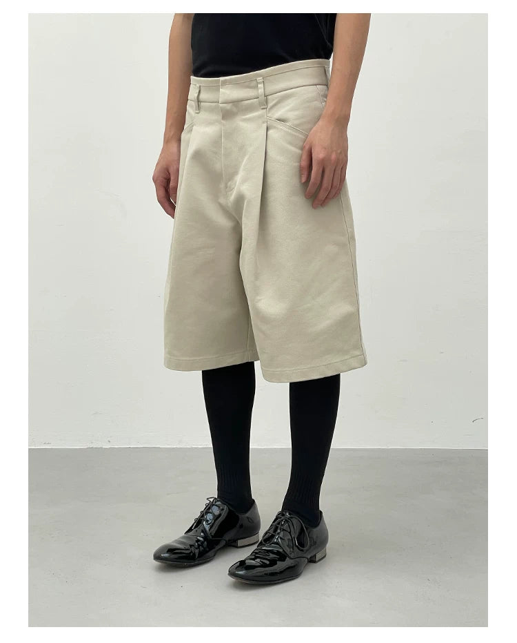 CROPPED KHAKI PLEATED SHORTS
