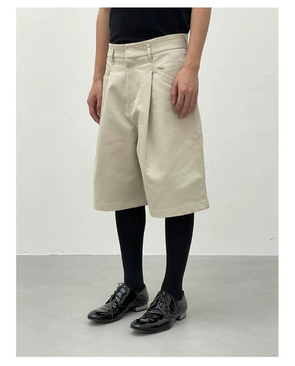 CROPPED KHAKI PLEATED SHORTS