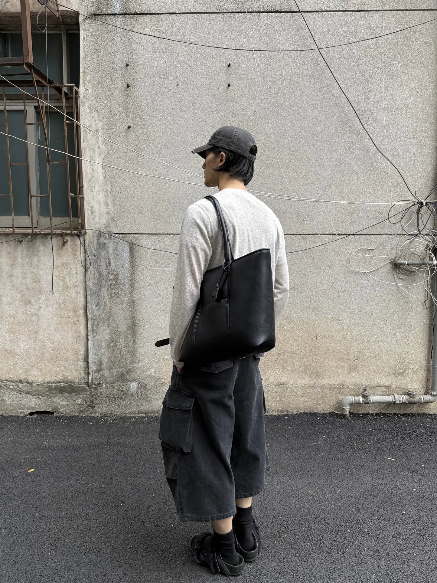 EDGED COMMUTER BAG