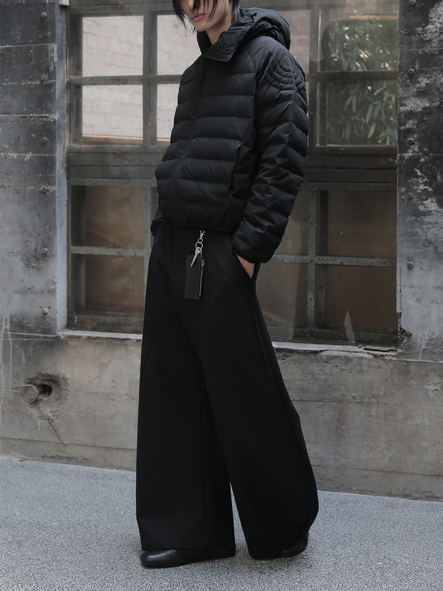 LIGHTWEIGHT HOODED DOWN JACKET