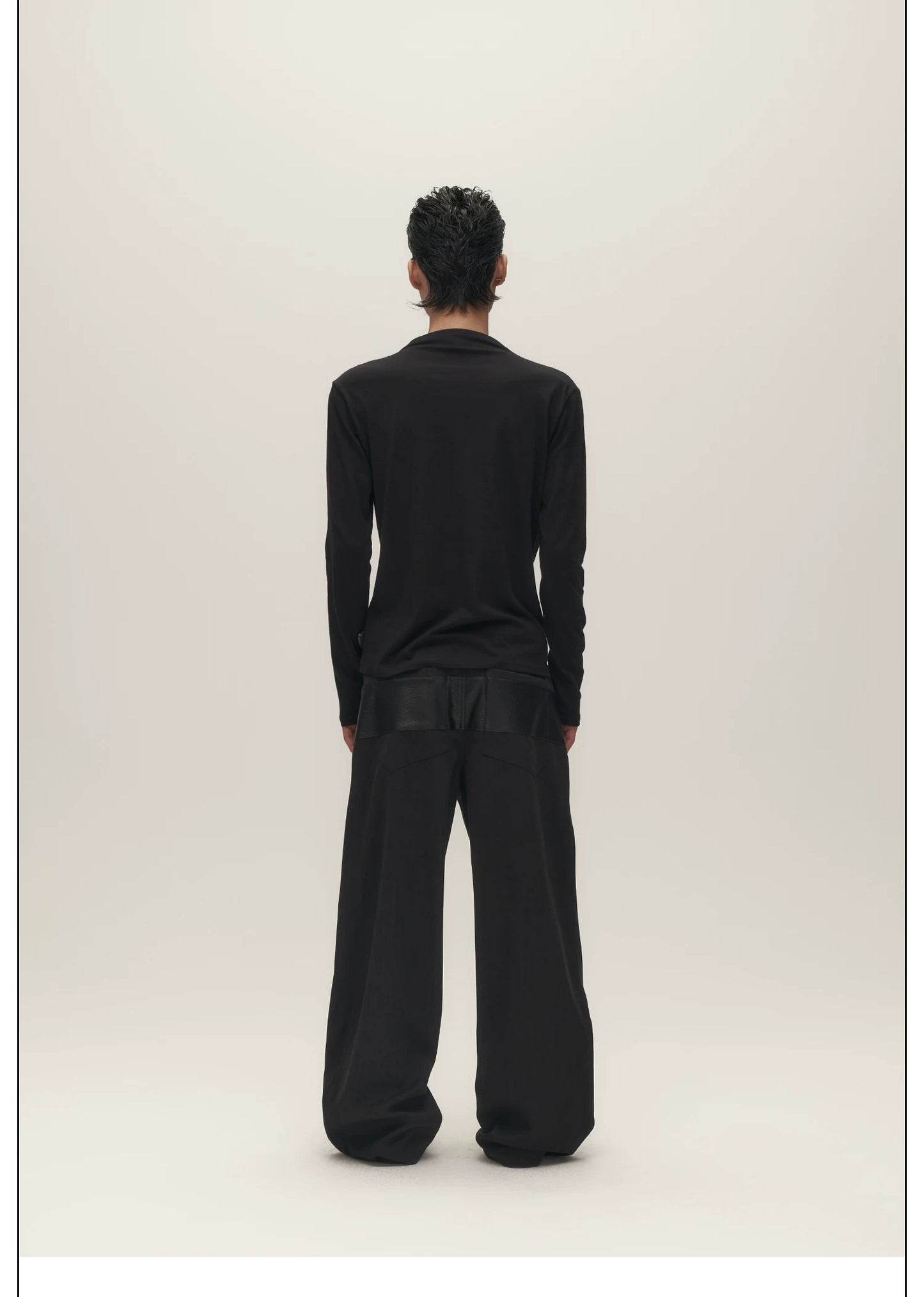 PLEATED HIGH NECK LONG SLEEVE