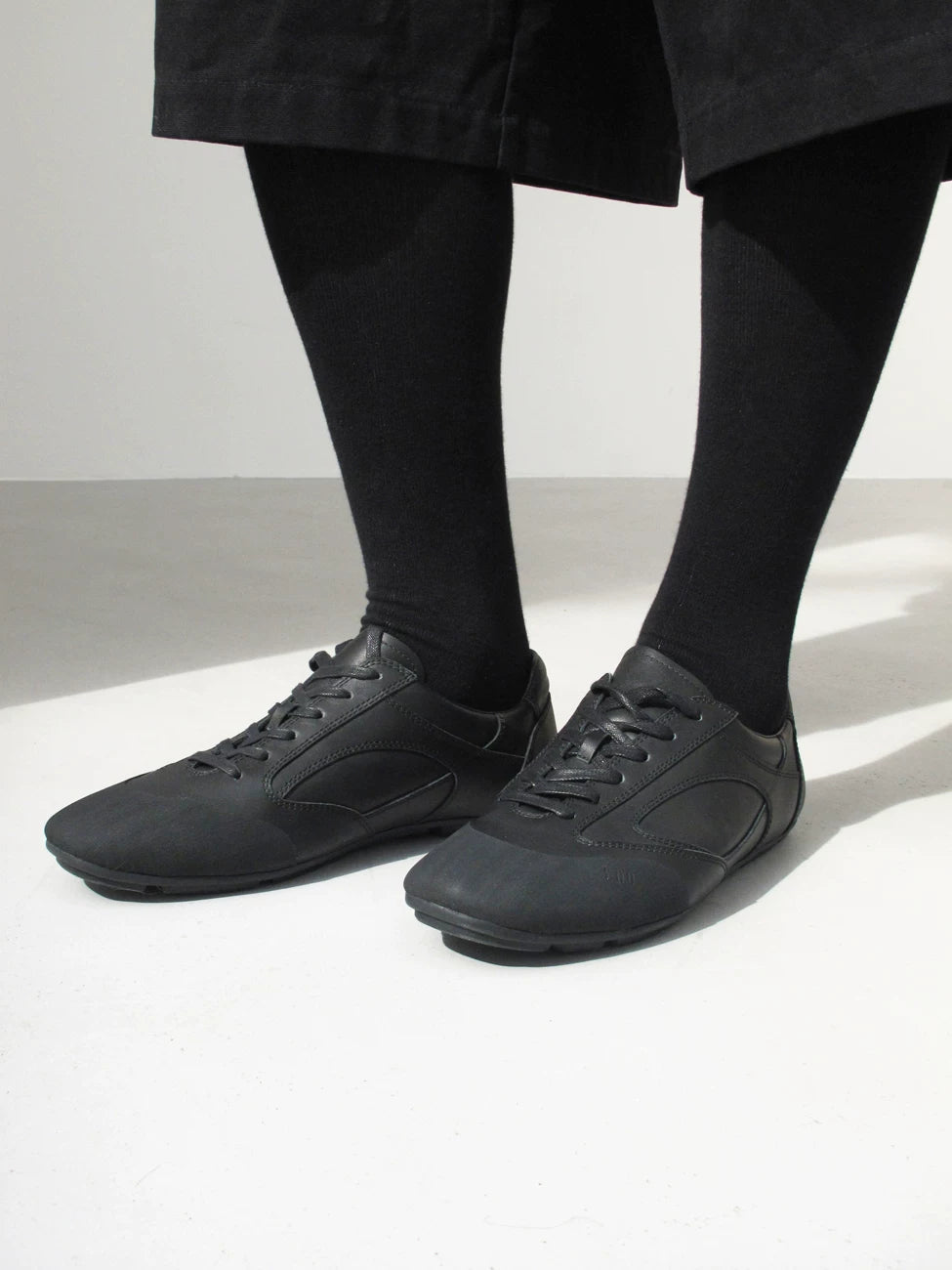 SOFT LEATHER TRAINING SHOES