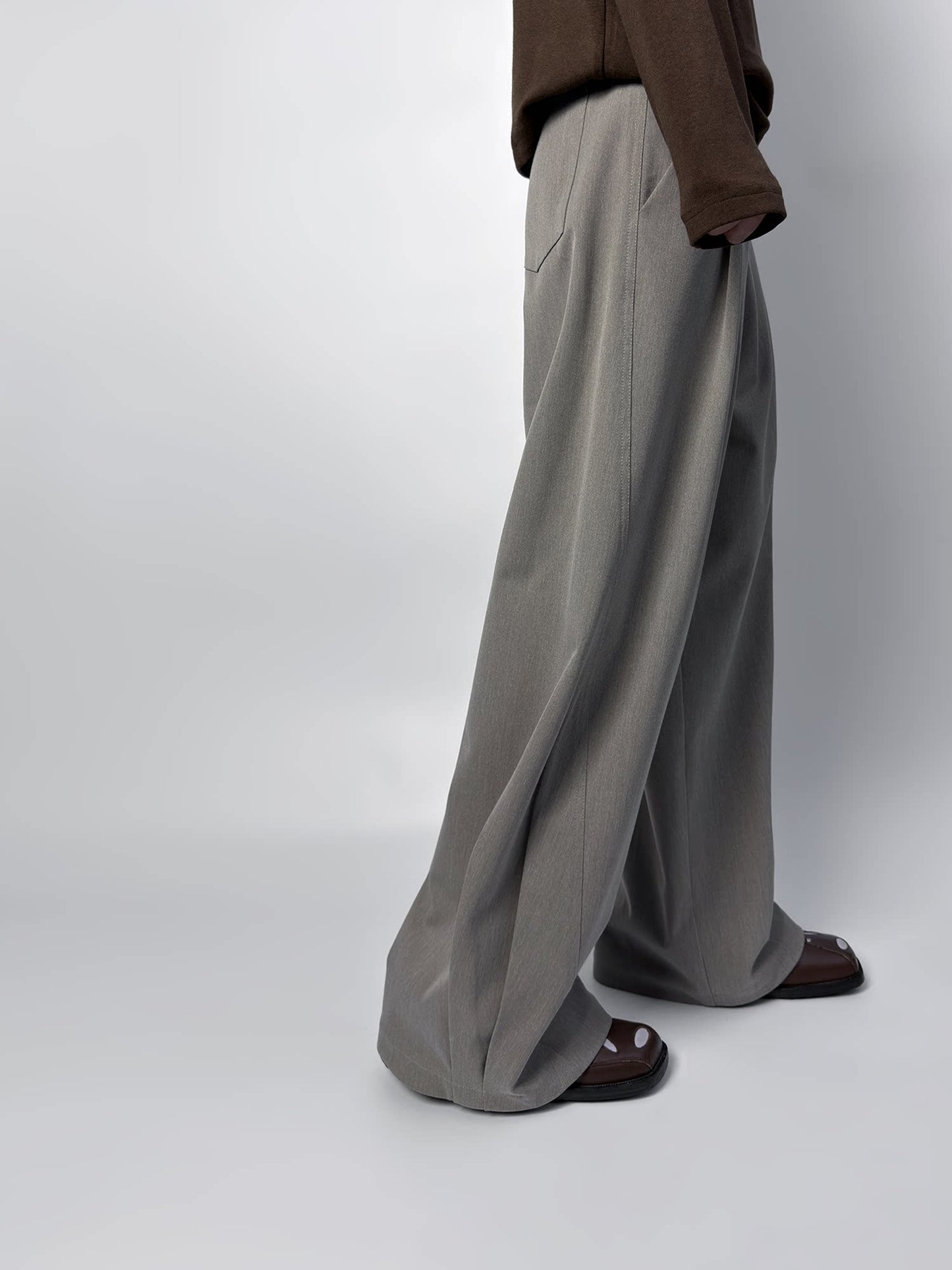 HIGH COLOR FASTNESS PLEATED TROUSERS