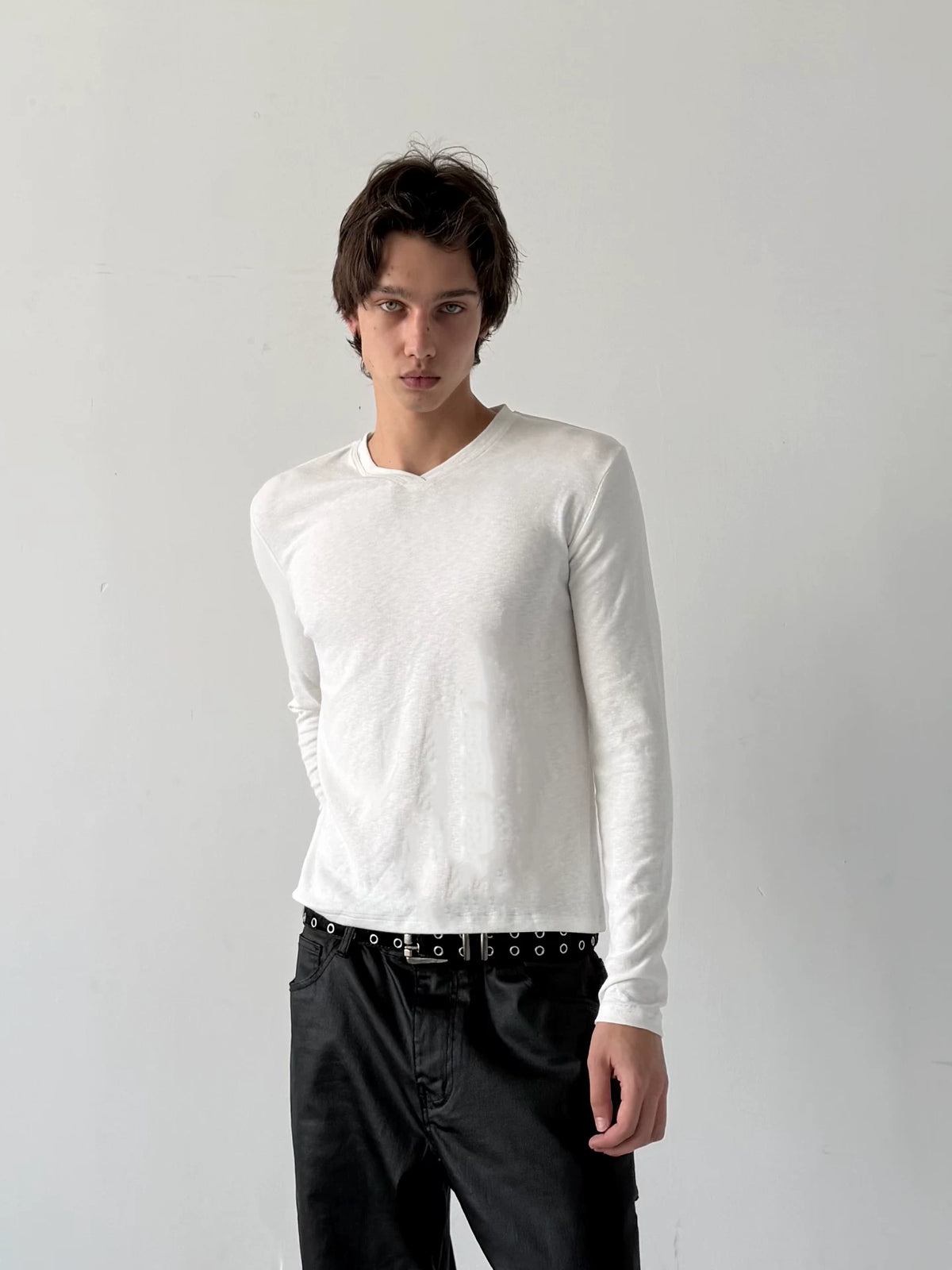 V-NECK SLIM-FIT CROPPED TOP